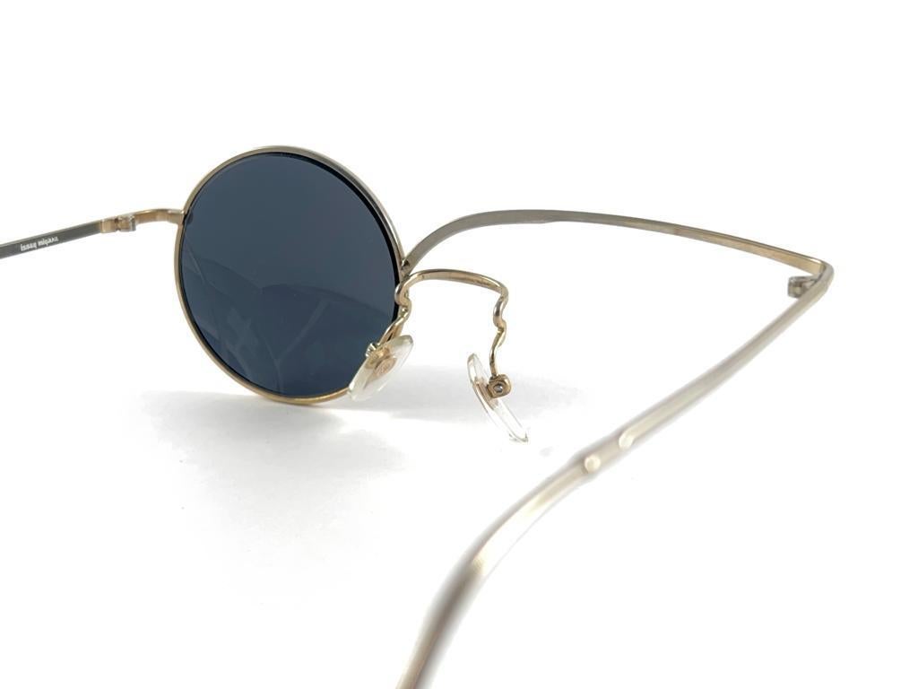 Issey Miyake lunettes de soleil japonaises vintage avant-gardistes et futuristes de défilé argentées, 1984 en vente 4