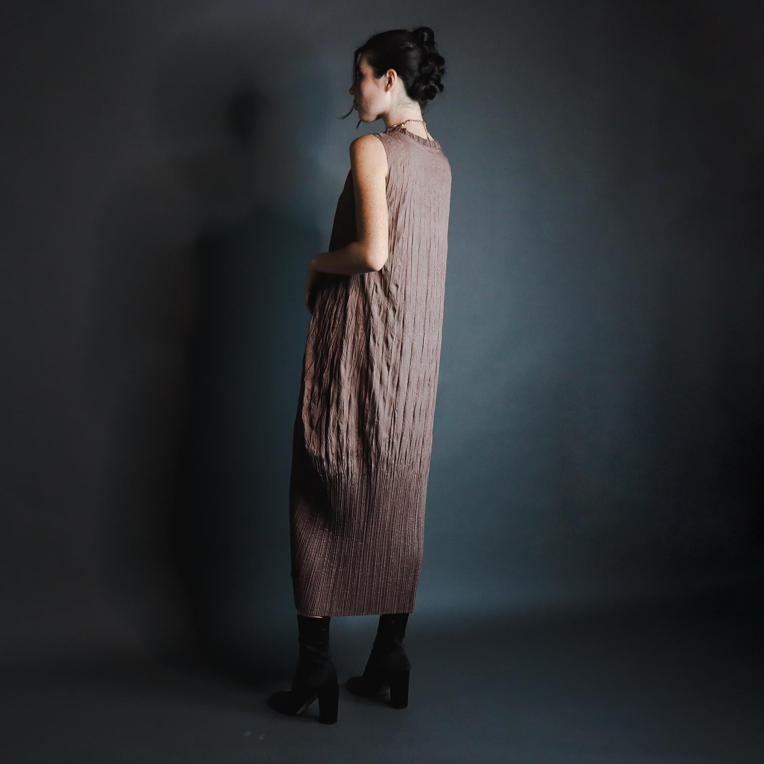 Vintage Issey Miyake Brown Crinkled Pleated Sleeveless Dress In Excellent Condition For Sale In Portland, OR