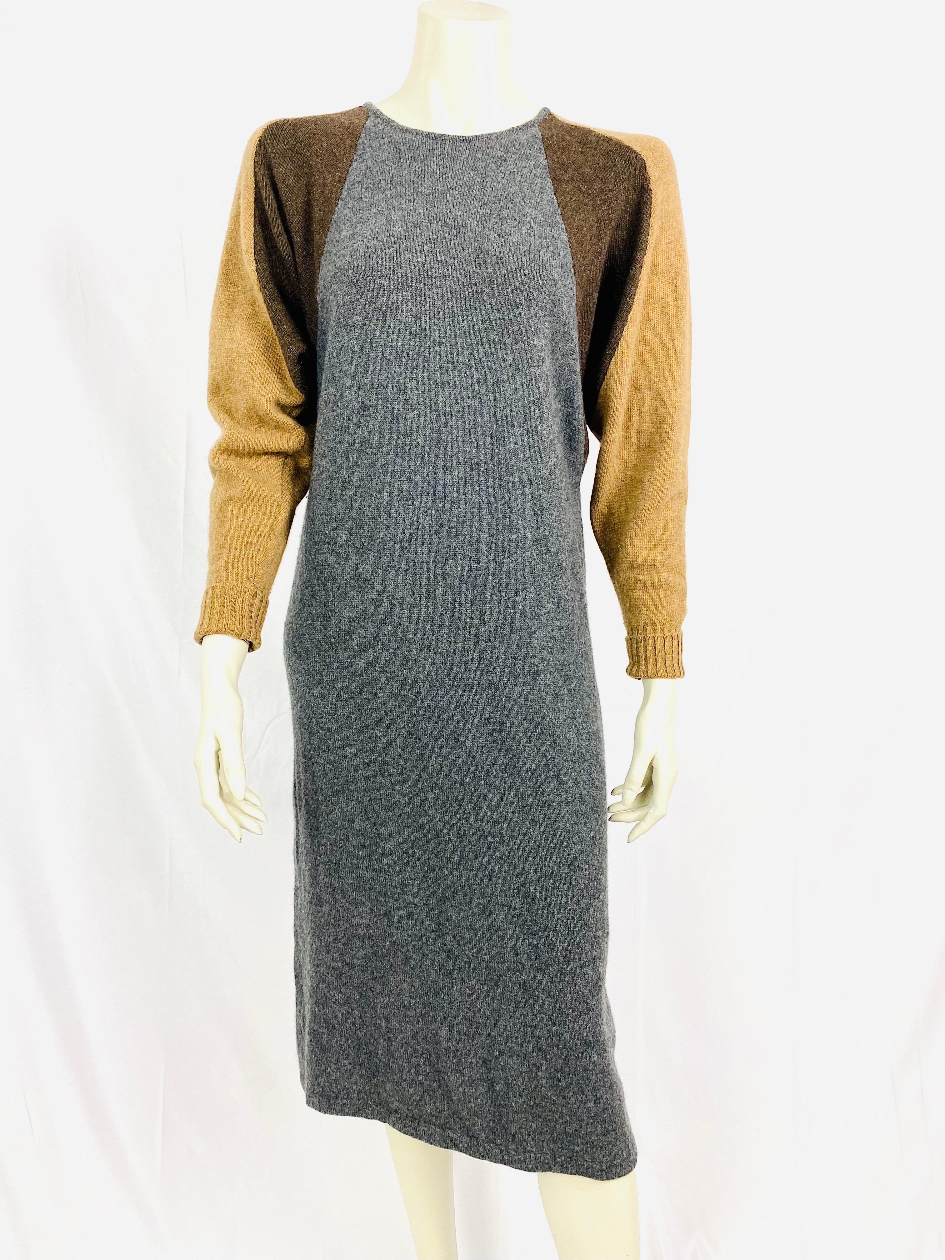 Vintage Issey Miyake cashmere sweater dress from the 1980s, batwing, raglan sleeves with a round neck.
Tricolor, grey, brown and camel on the arms.
Missing size label, refer to measurements
estimated size 38/40 FR
Chest width 49cm
Length
