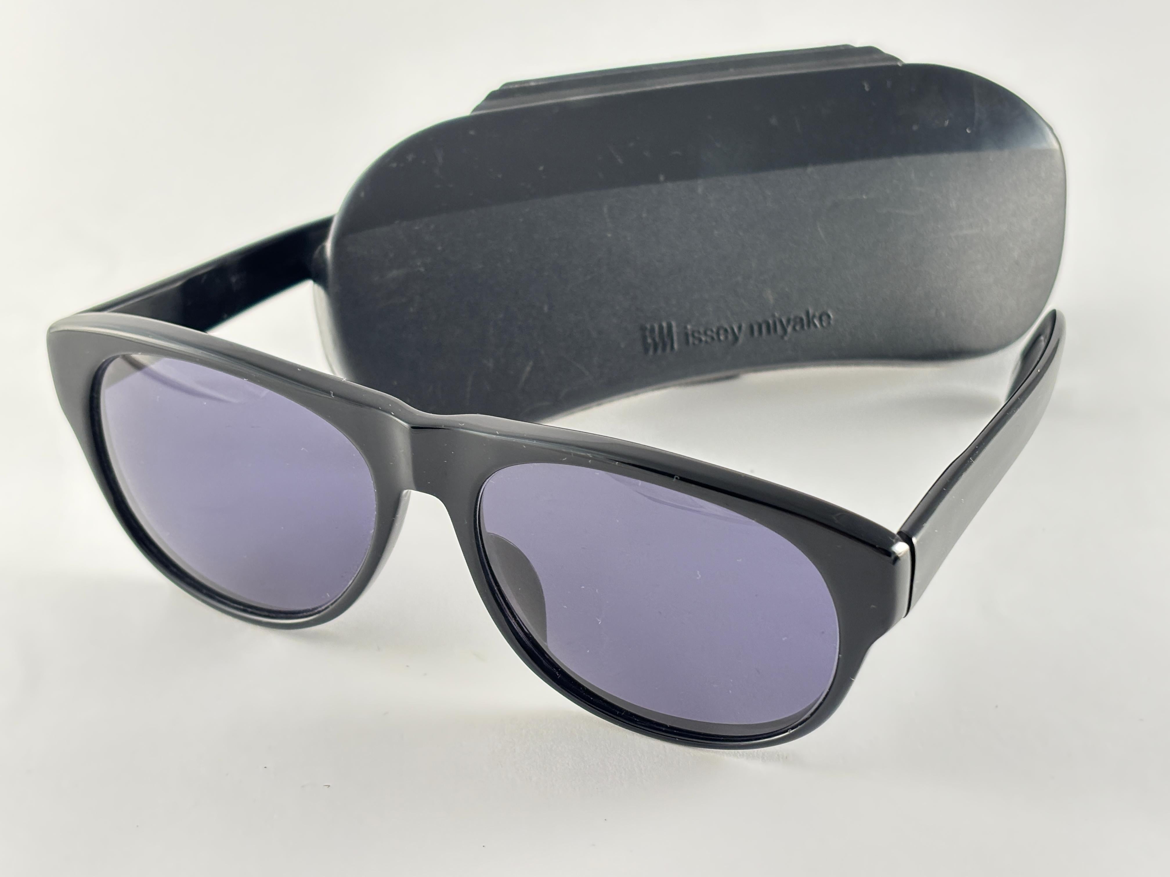 Vintage Issey Miyake Men IM 107 Oversized Black Japan Sunglasses For Sale 4