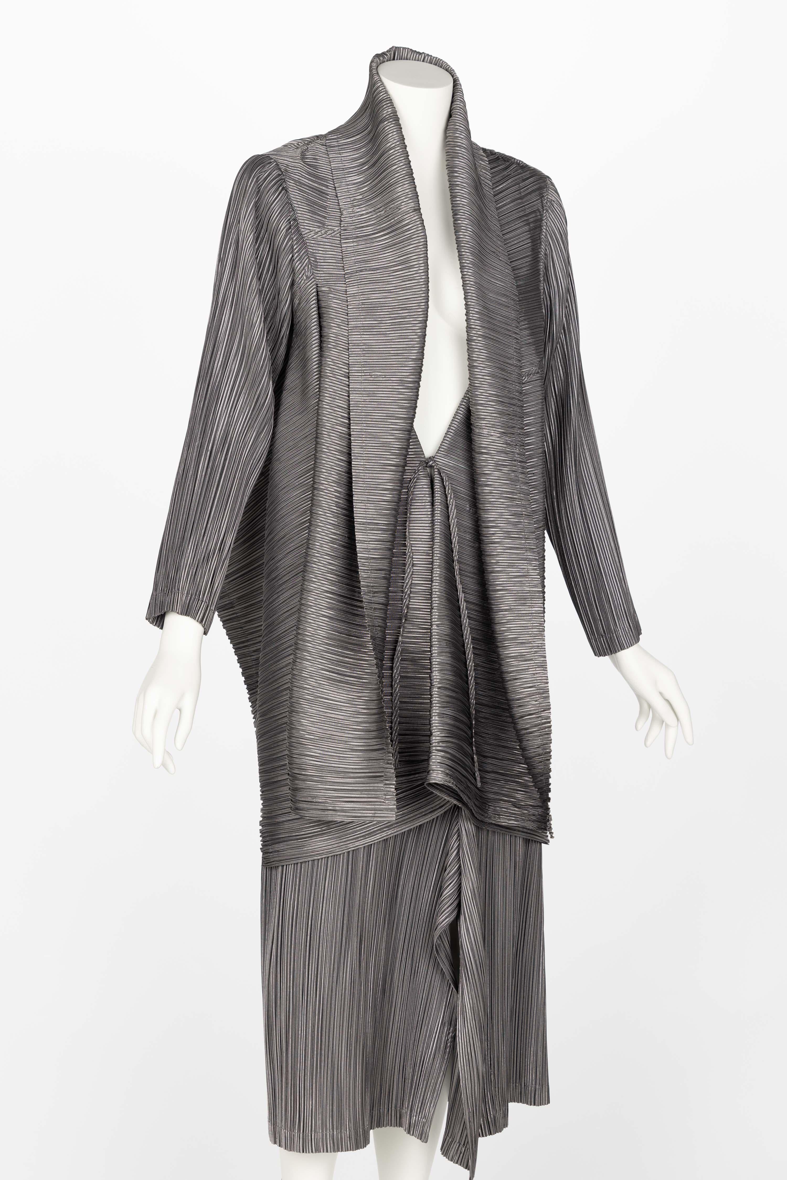Vintage Issey Miyake Metallic Kimono Jacke Origami Faltenrock Set (Grau) im Angebot