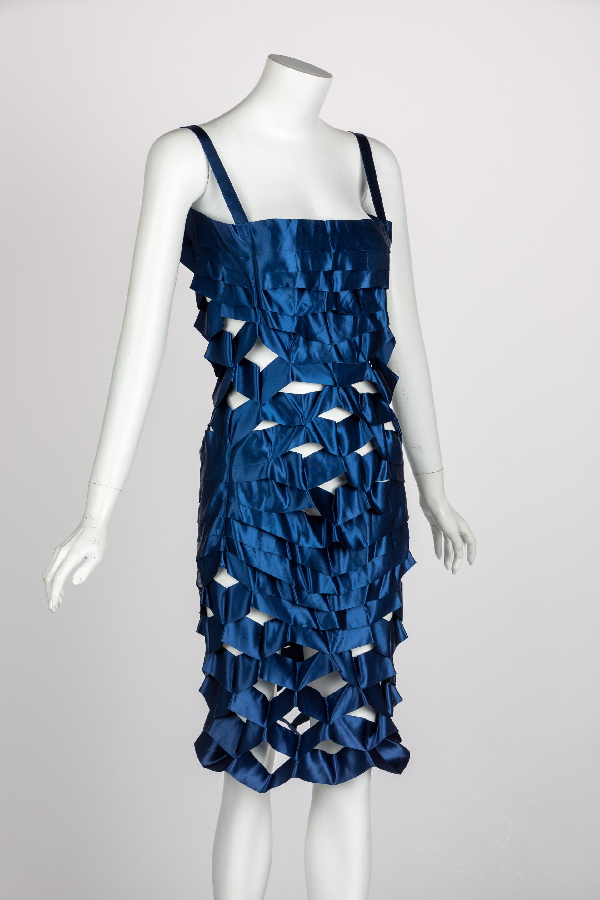 Vintage Issey Miyake Saphirblaues Satinband Käfigkleid, 1990er Jahre (Blau)