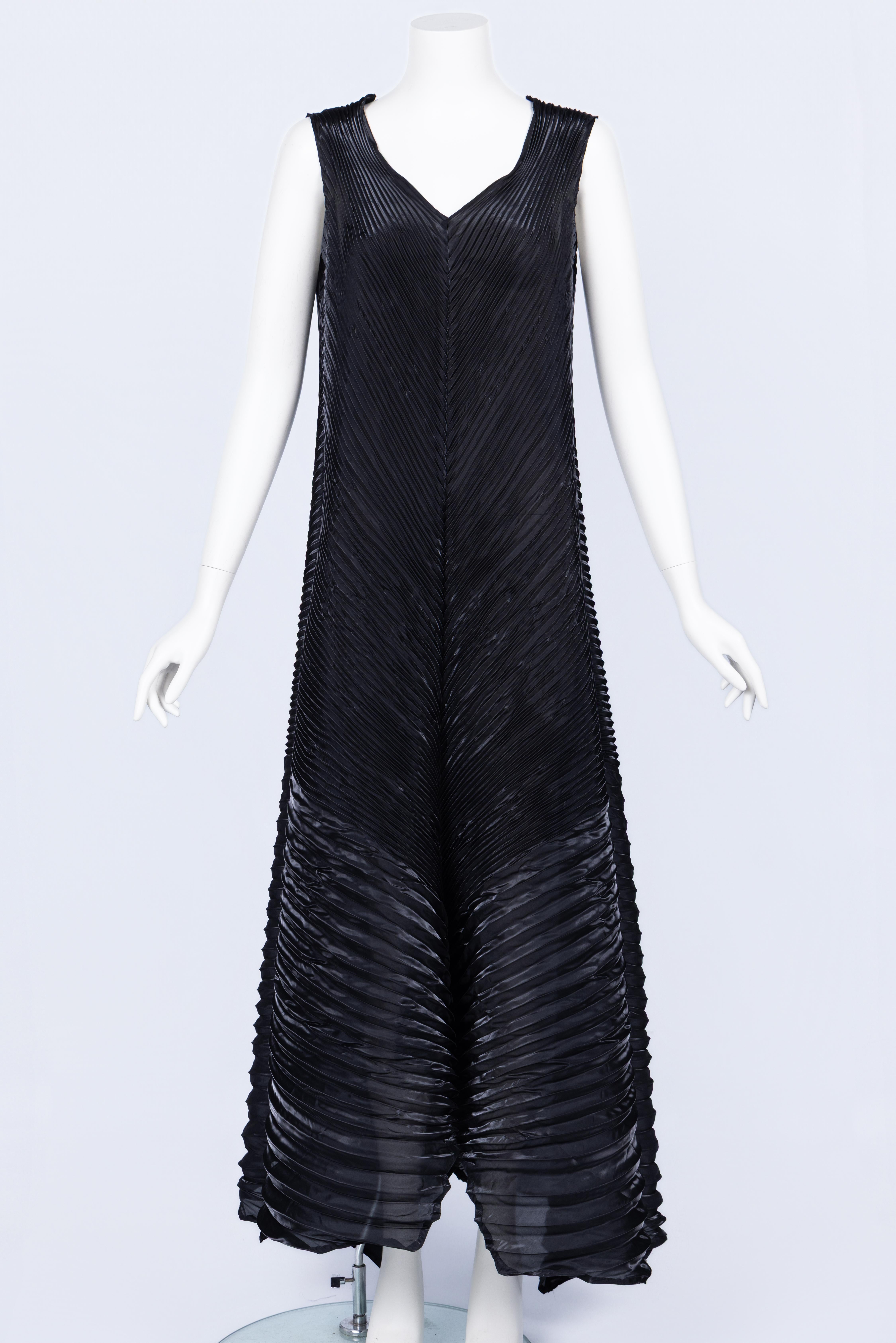 Vintage Issey Miyake Pliegues Esculturales Negro Maxi Vestido Bata 7