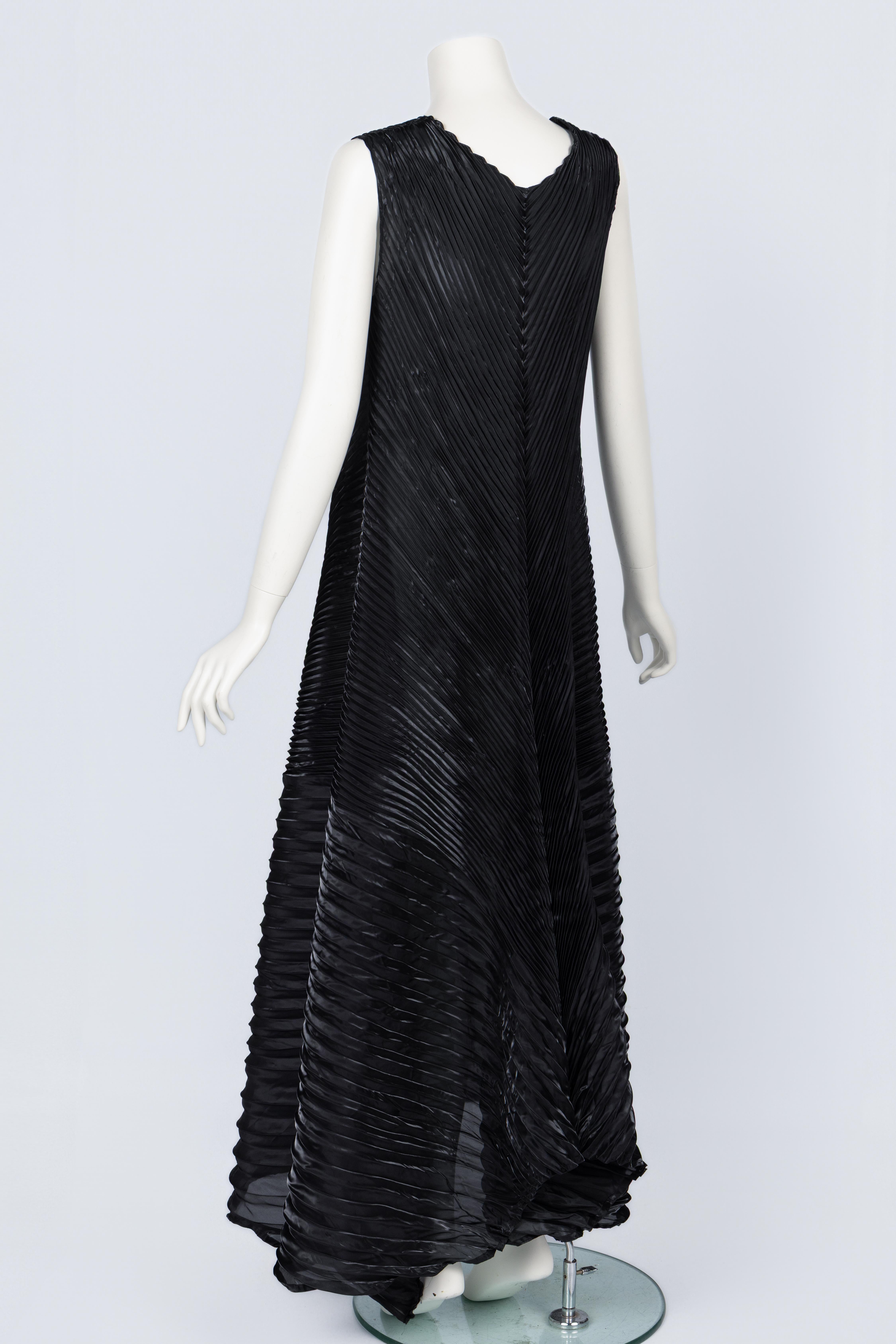 Vintage Issey Miyake Pliegues Esculturales Negro Maxi Vestido Bata 2