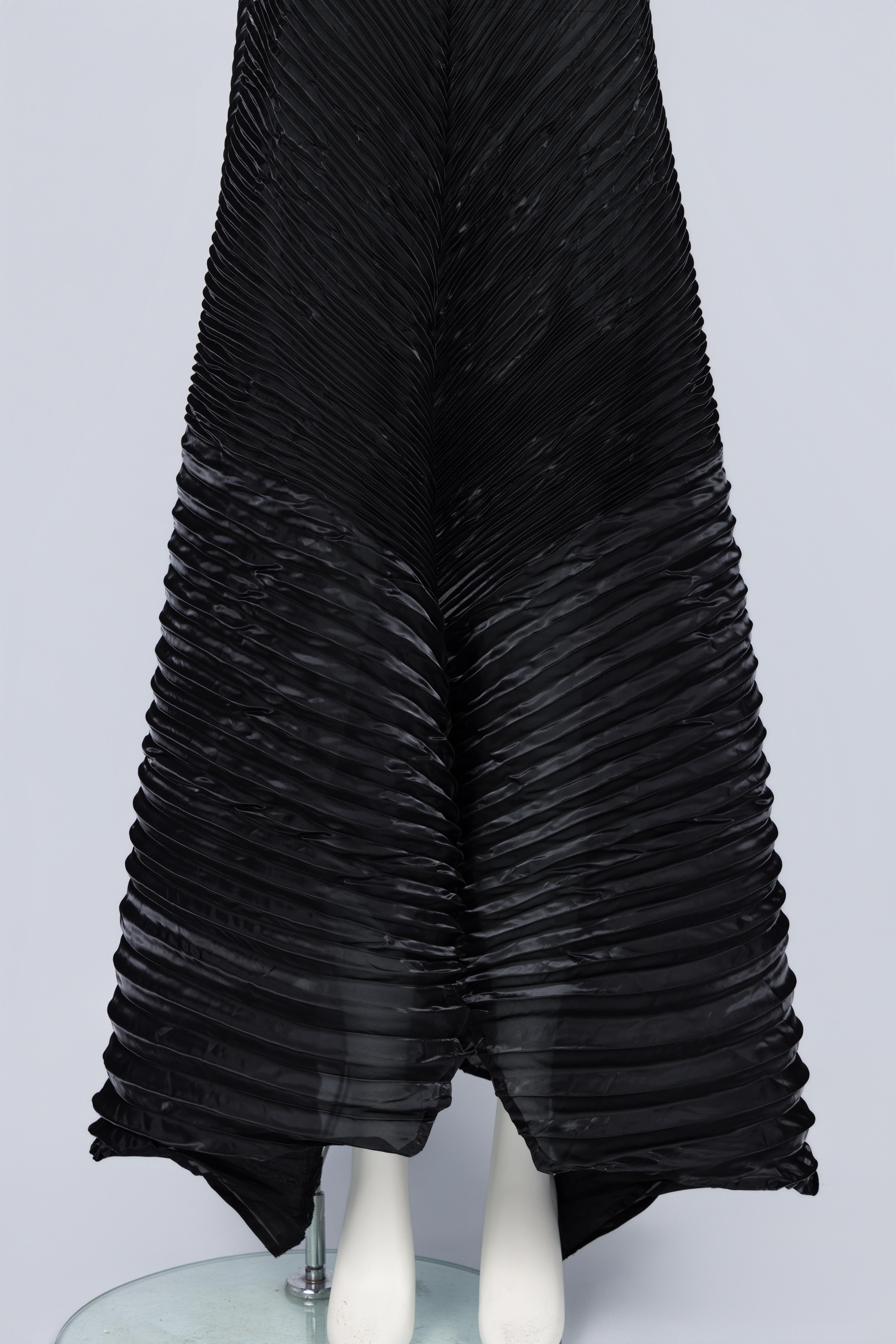 Vintage Issey Miyake Pliegues Esculturales Negro Maxi Vestido Bata 4