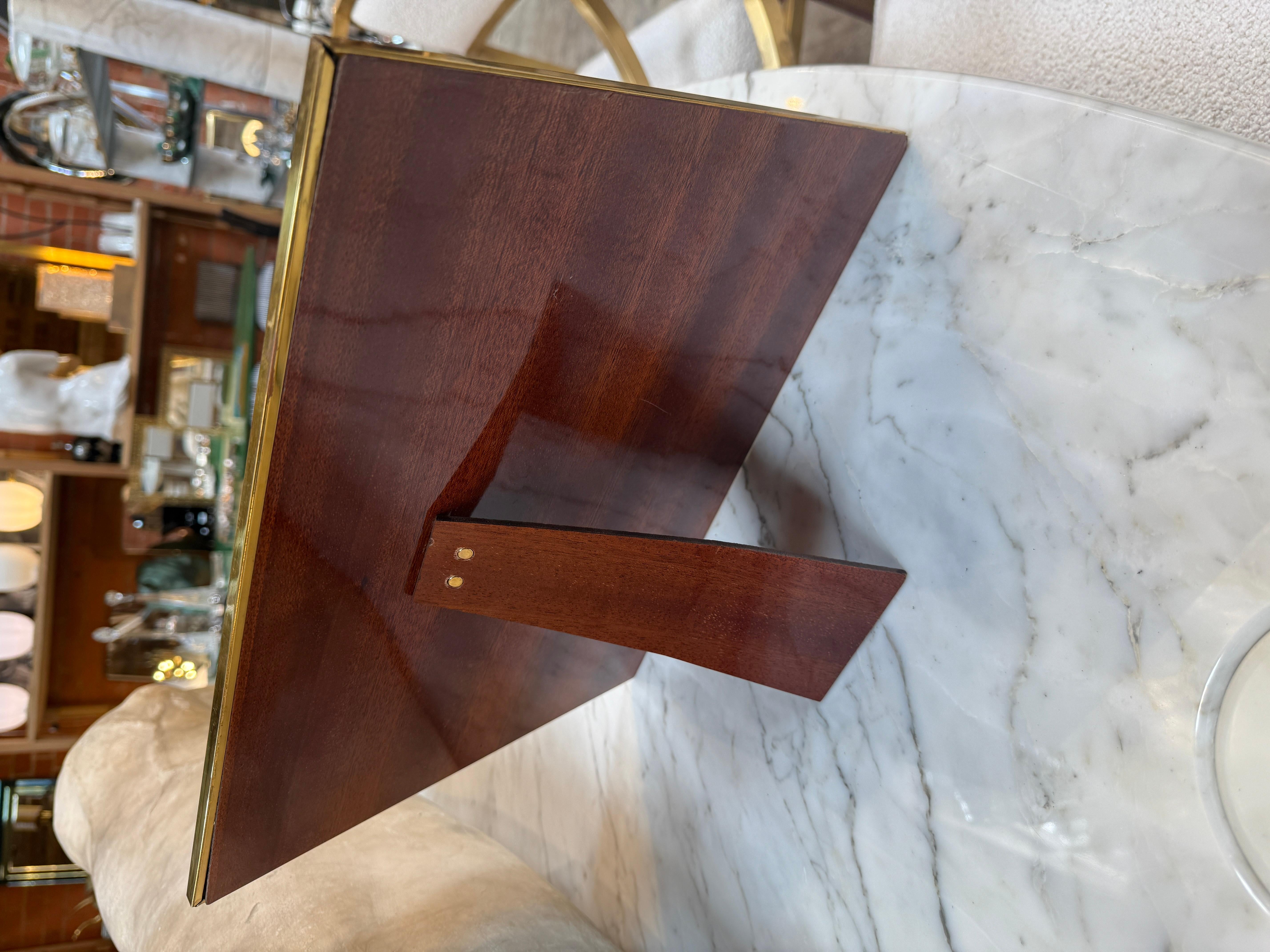 Italiano Cornice multifoto d'epoca in ottone con supporto in Wood in vendita