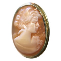 Vintage Italian 14 Karat Small Shell Cameo Brooch