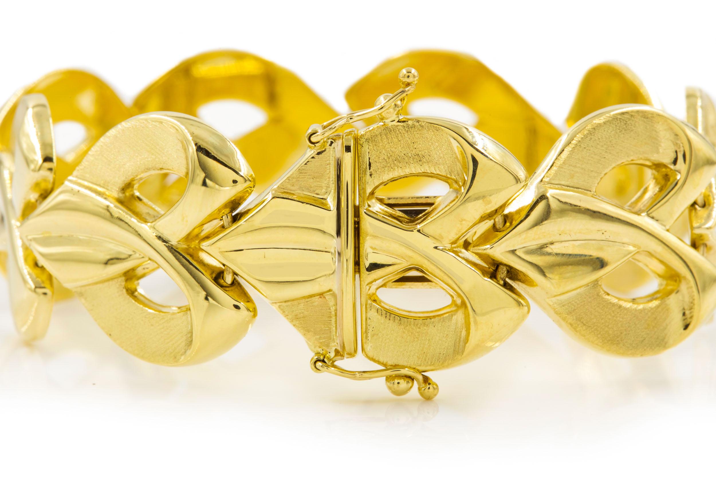 20th Century Vintage Italian 14k Gold Bracelet with Stylized Heart Links For Sale