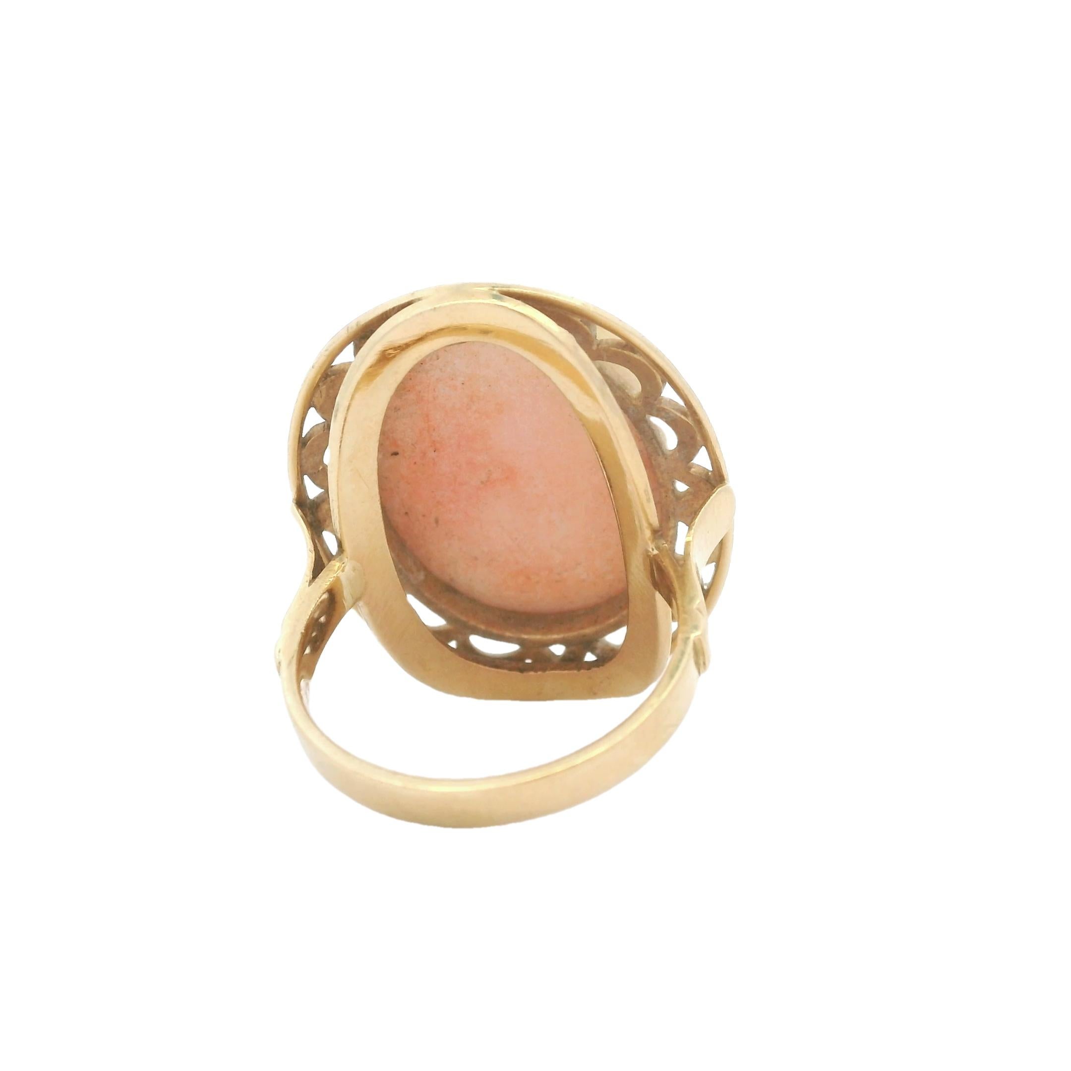 Vintage Italian 14K Gold Engelshaut Korallen Cabochon Ring, Größe 5,75 Damen im Angebot