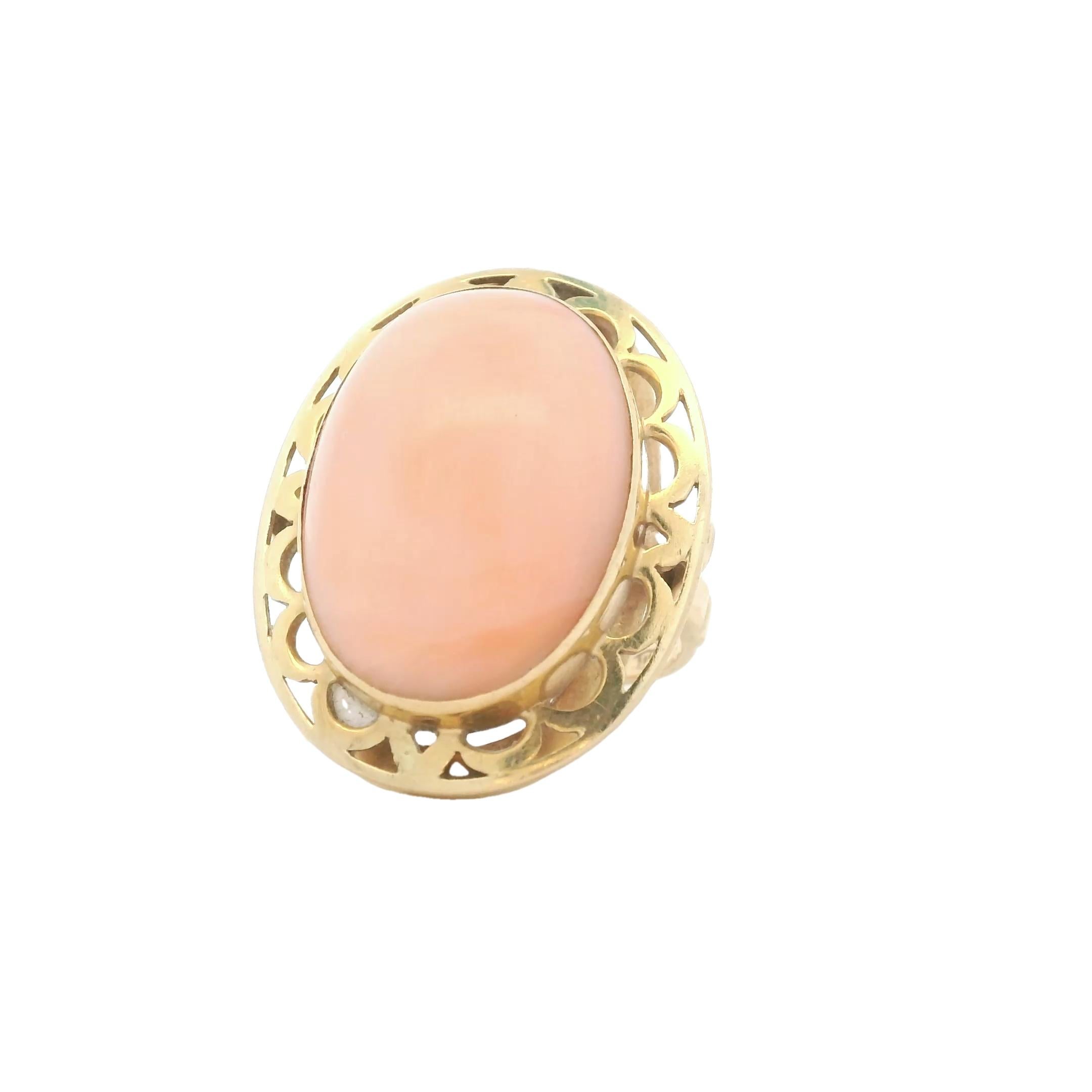 Vintage Italian 14K Gold Engelshaut Korallen Cabochon Ring, Größe 5,75 im Angebot 1
