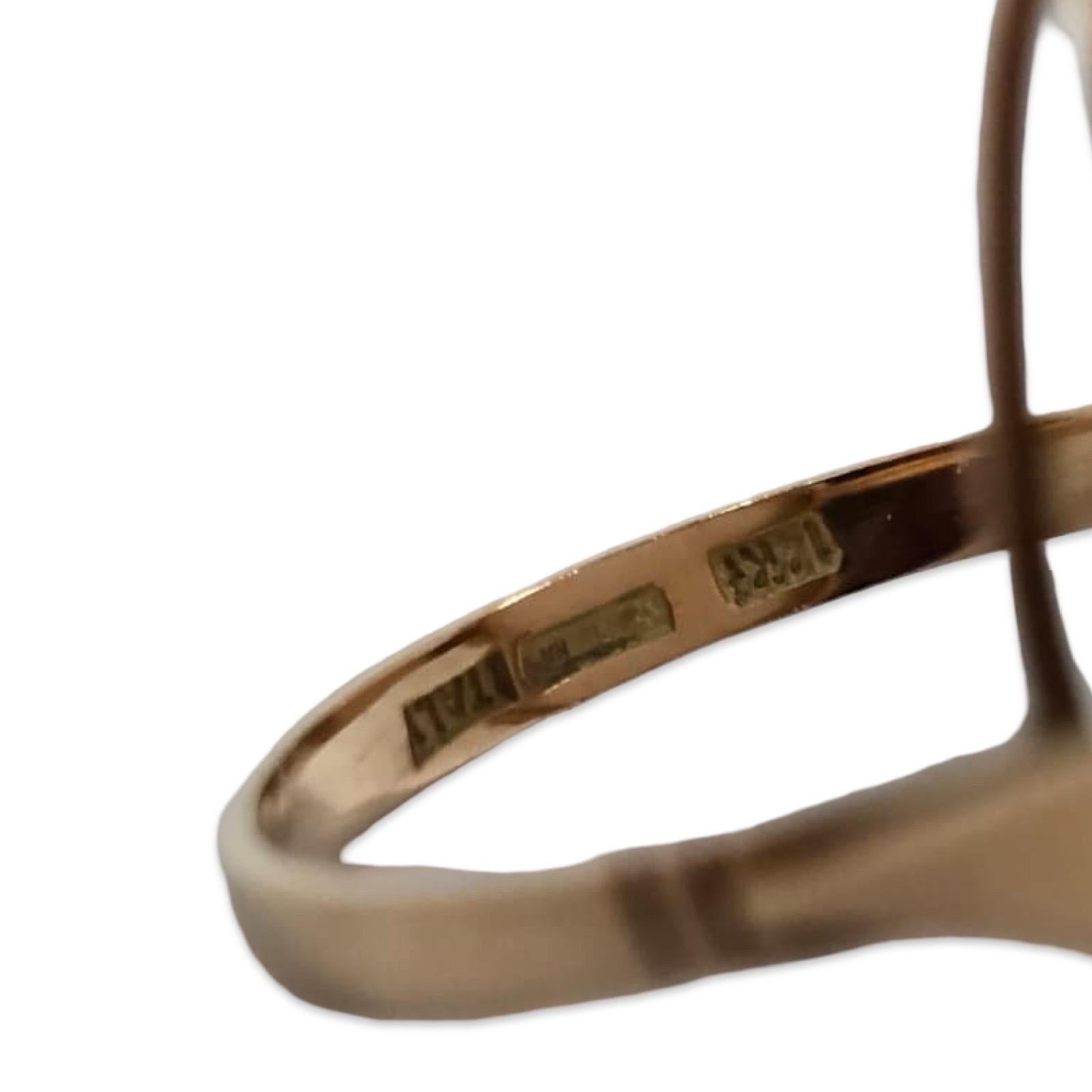 Anello cammeo con conchiglia rosa in oro 14K d'epoca, profilo classico floreale in vendita 2