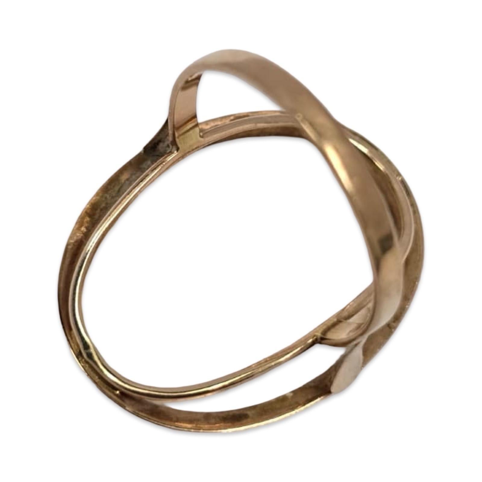 Anello cammeo con conchiglia rosa in oro 14K d'epoca, profilo classico floreale in vendita 3