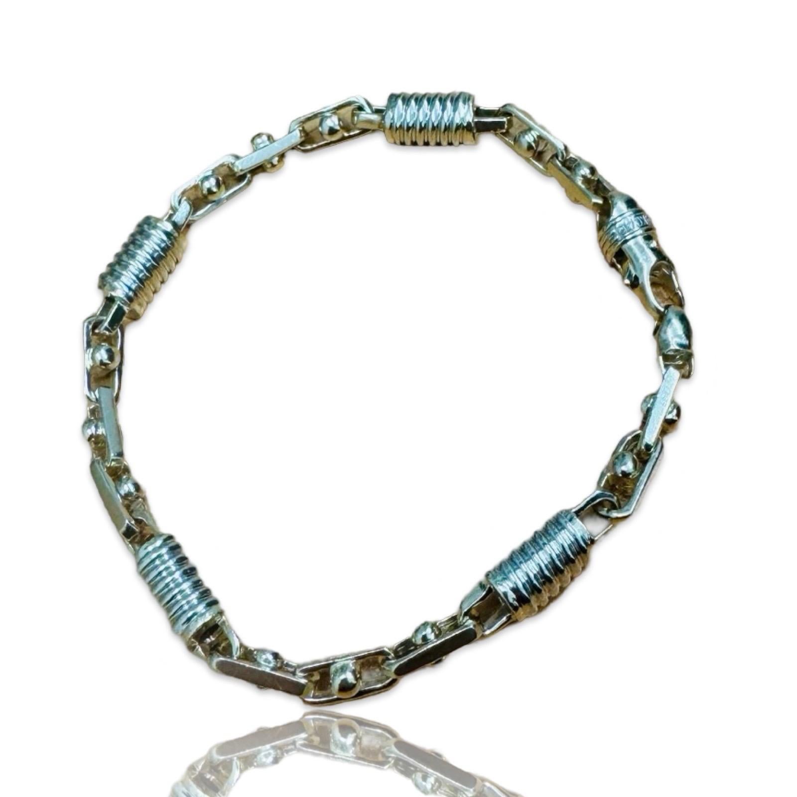 Experience timeless elegance with this exquisite men’s vintage bracelet from the 1980s. Crafted in Italy, this high-end design showcases meticulous craftsmanship that defines luxury. Made from 14-karat gold, it features an 8 mm width and a