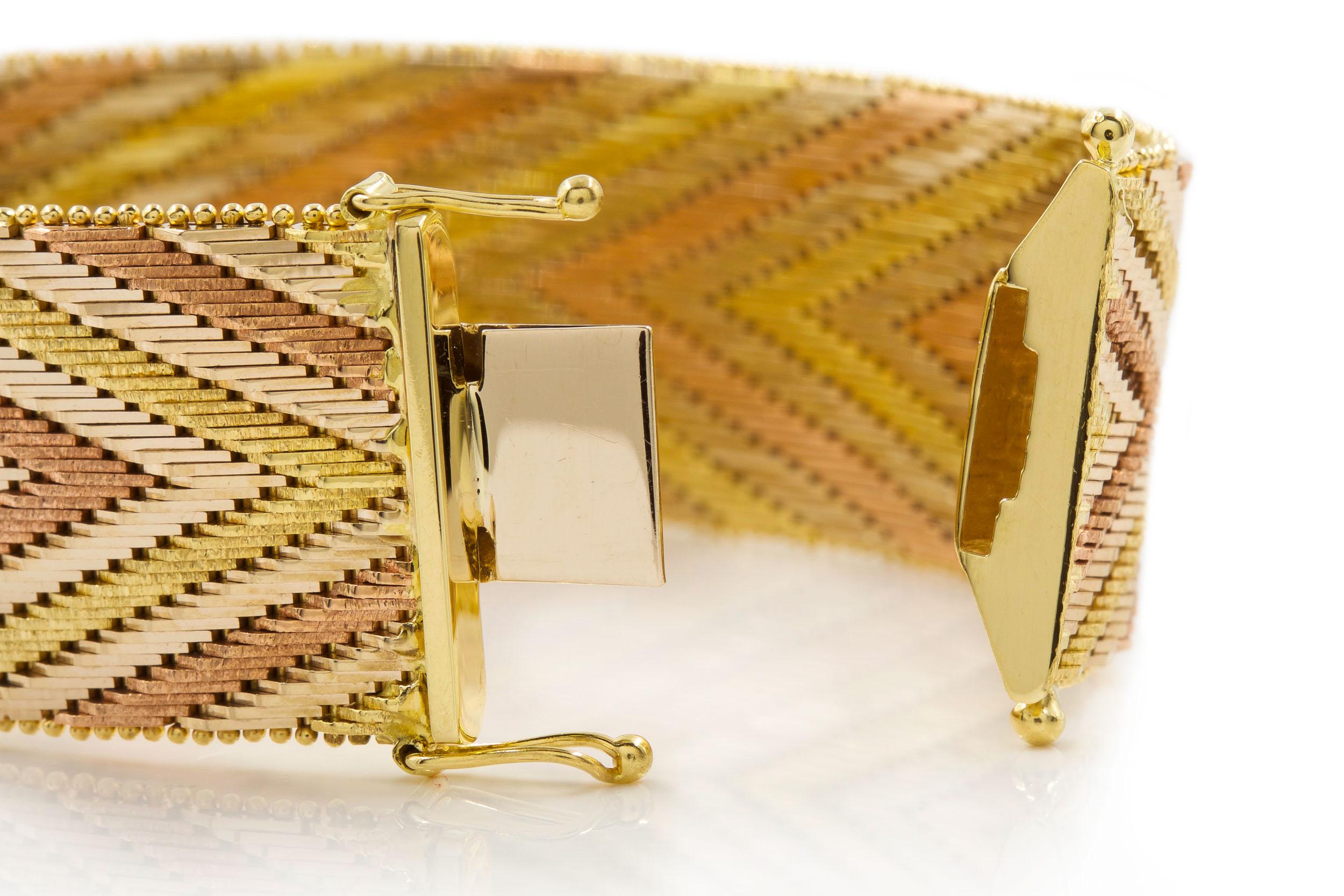 Vintage Italian 14k Tri-Color Gold Chevron Pattern Bar-Link Bracelet For Sale 2