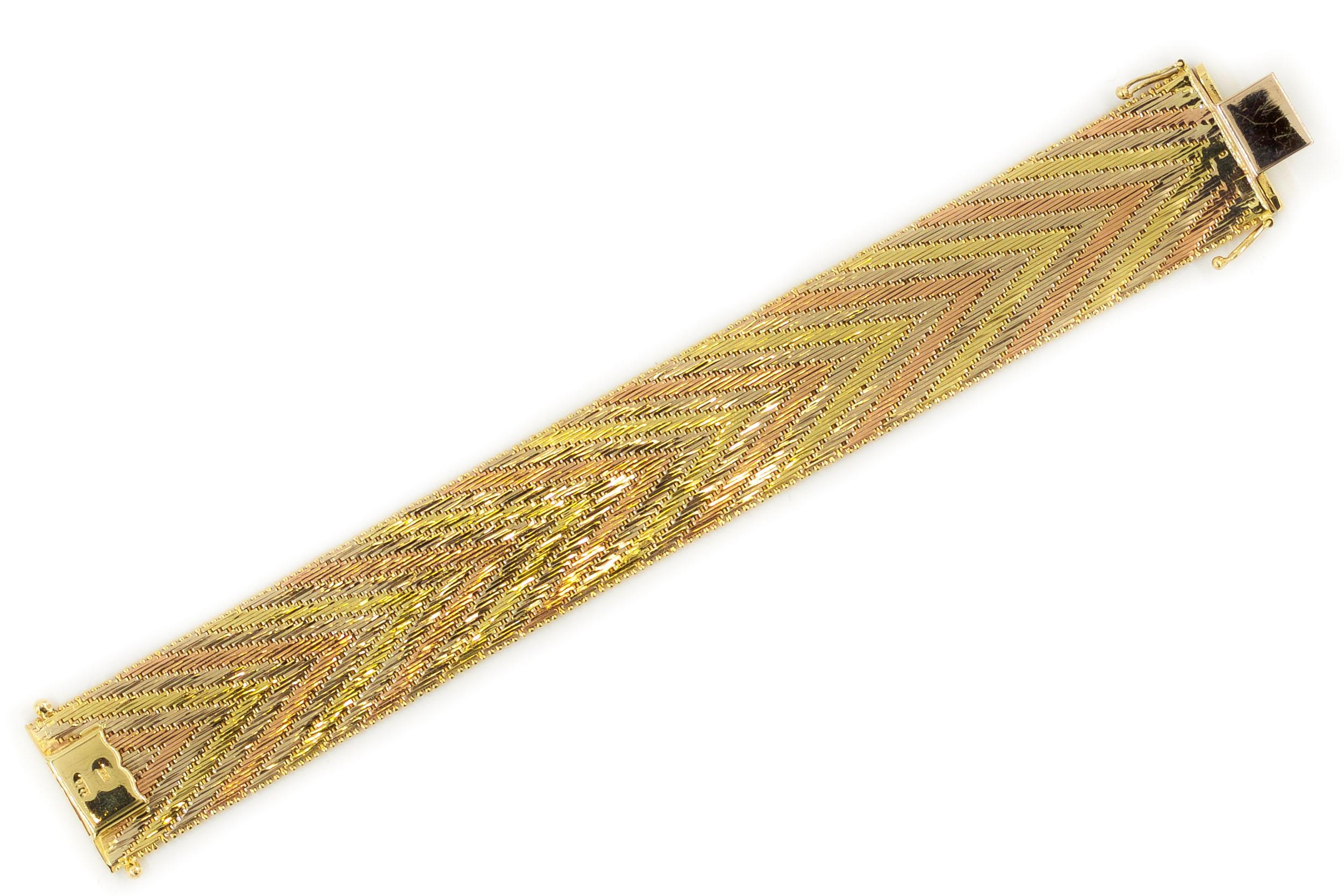 Vintage Italian 14k Tri-Color Gold Chevron Pattern Bar-Link Bracelet For Sale 5