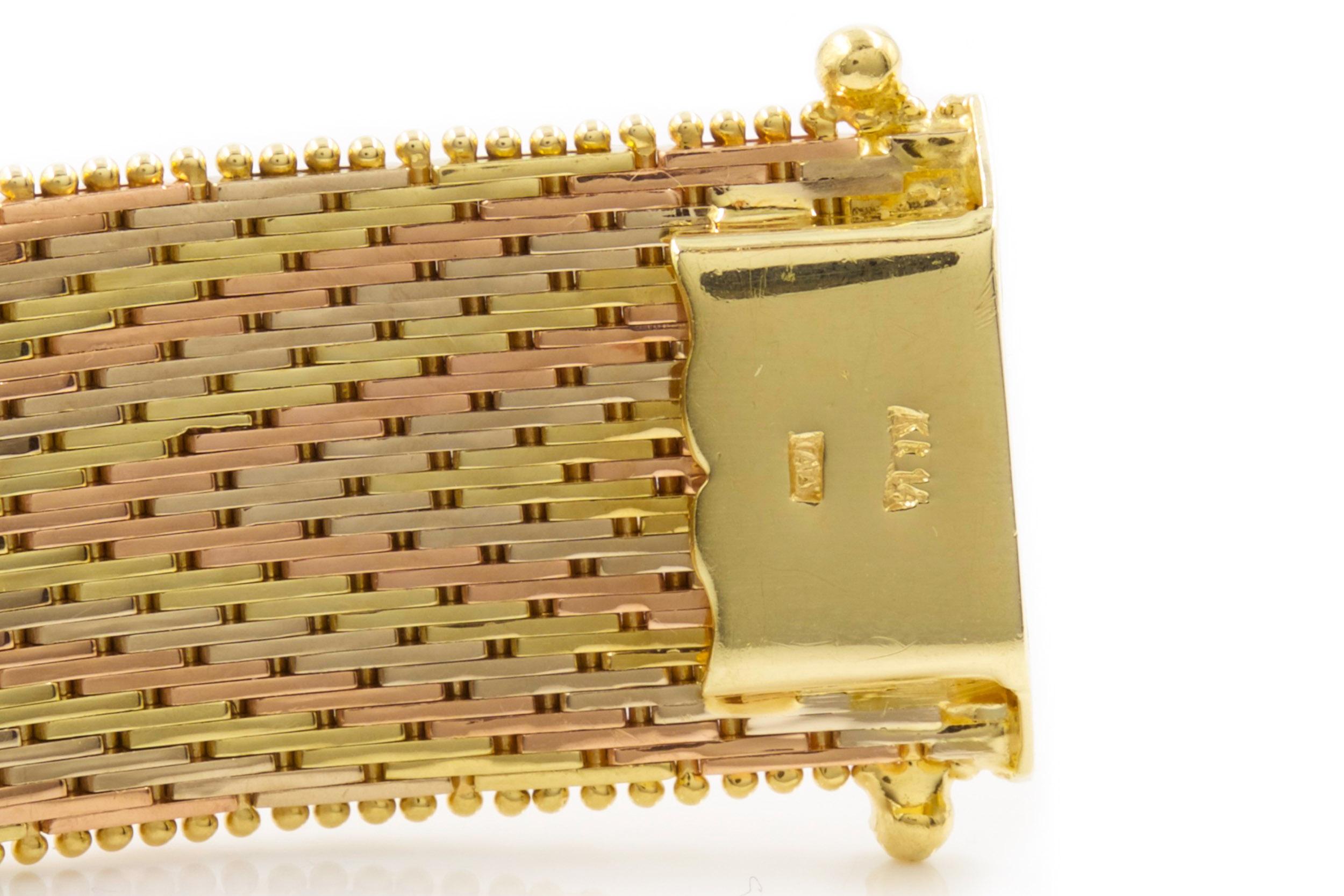 Or Bracelet italien vintage à maillons souples en or tricolore 14 carats avec motif de chevrons en vente