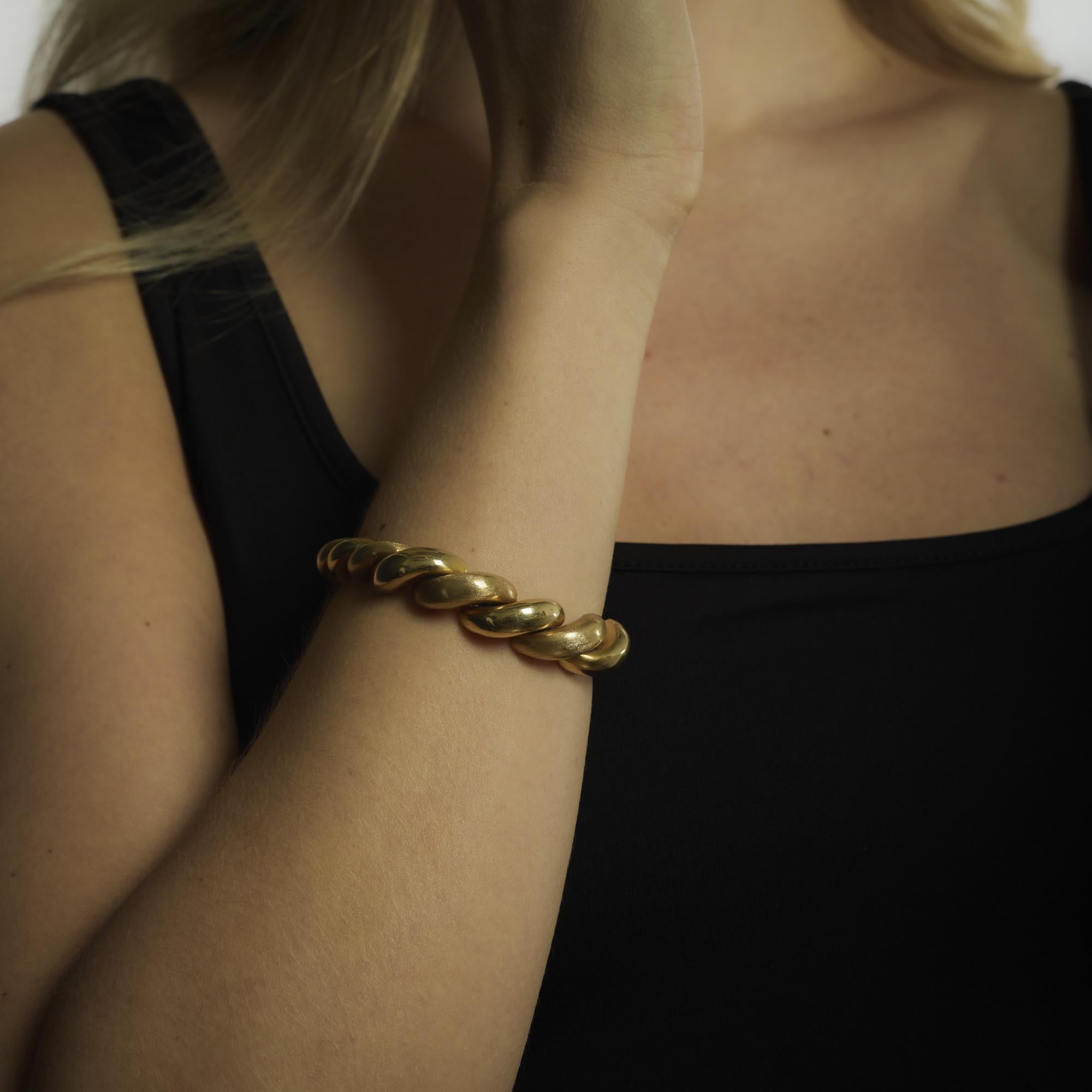 Vintage Italian 14k yellow gold twisted bracelet In Good Condition For Sale In Beverly Hills, CA