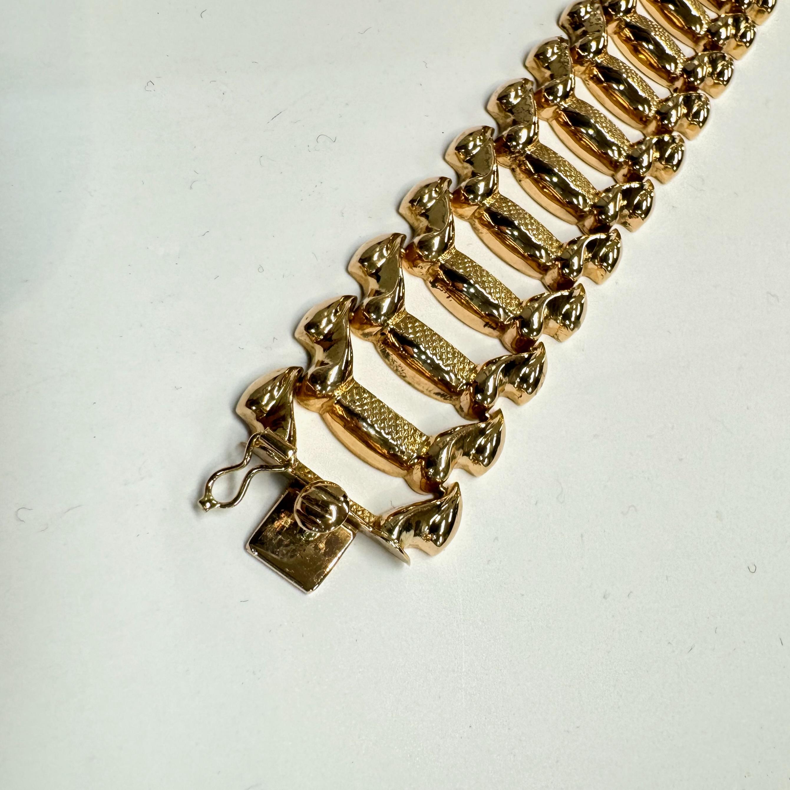 Art Deco Vintage Italian 18 carat gold bracelet For Sale