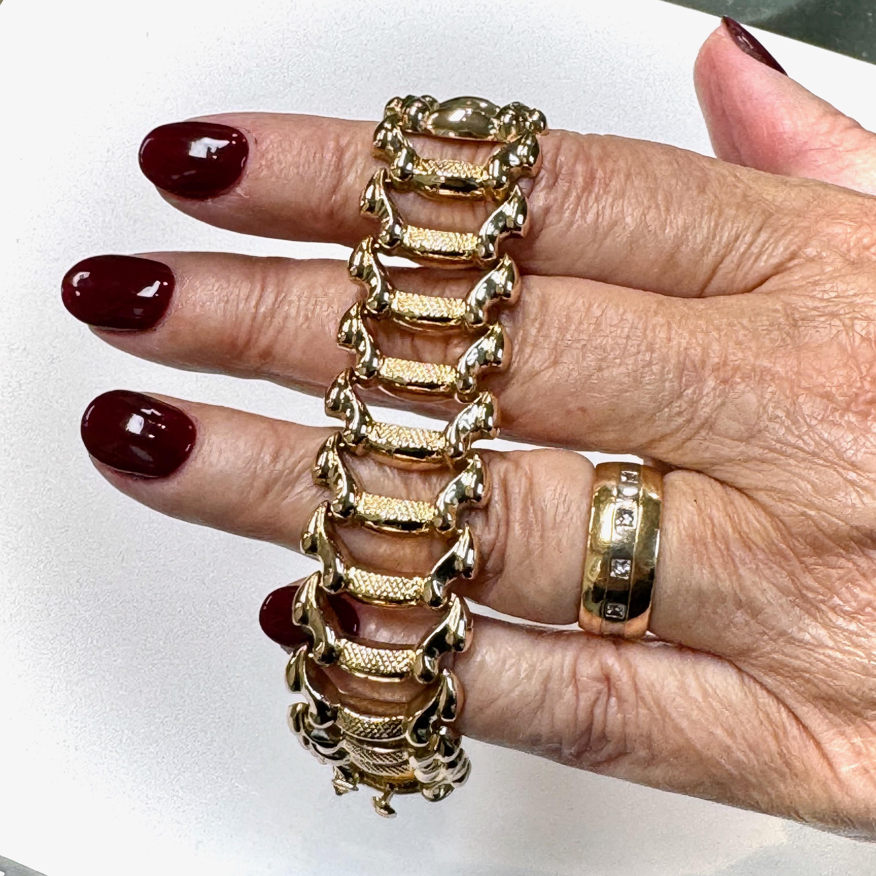 Women's or Men's Vintage Italian 18 carat gold bracelet For Sale