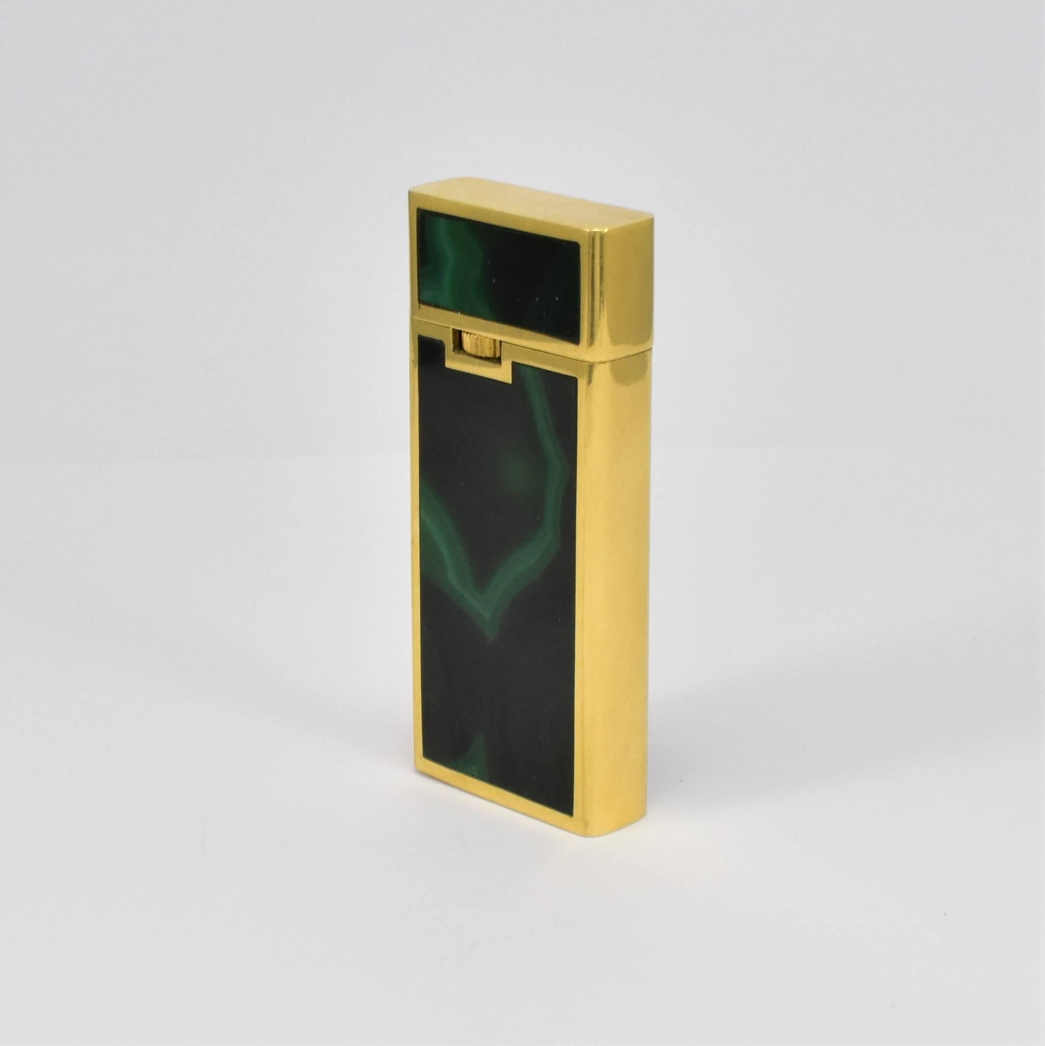 Vieux briquet à cigarettes ou à cigares italien en or 18 carats et malachite polie Excellent état - En vente à London, GB