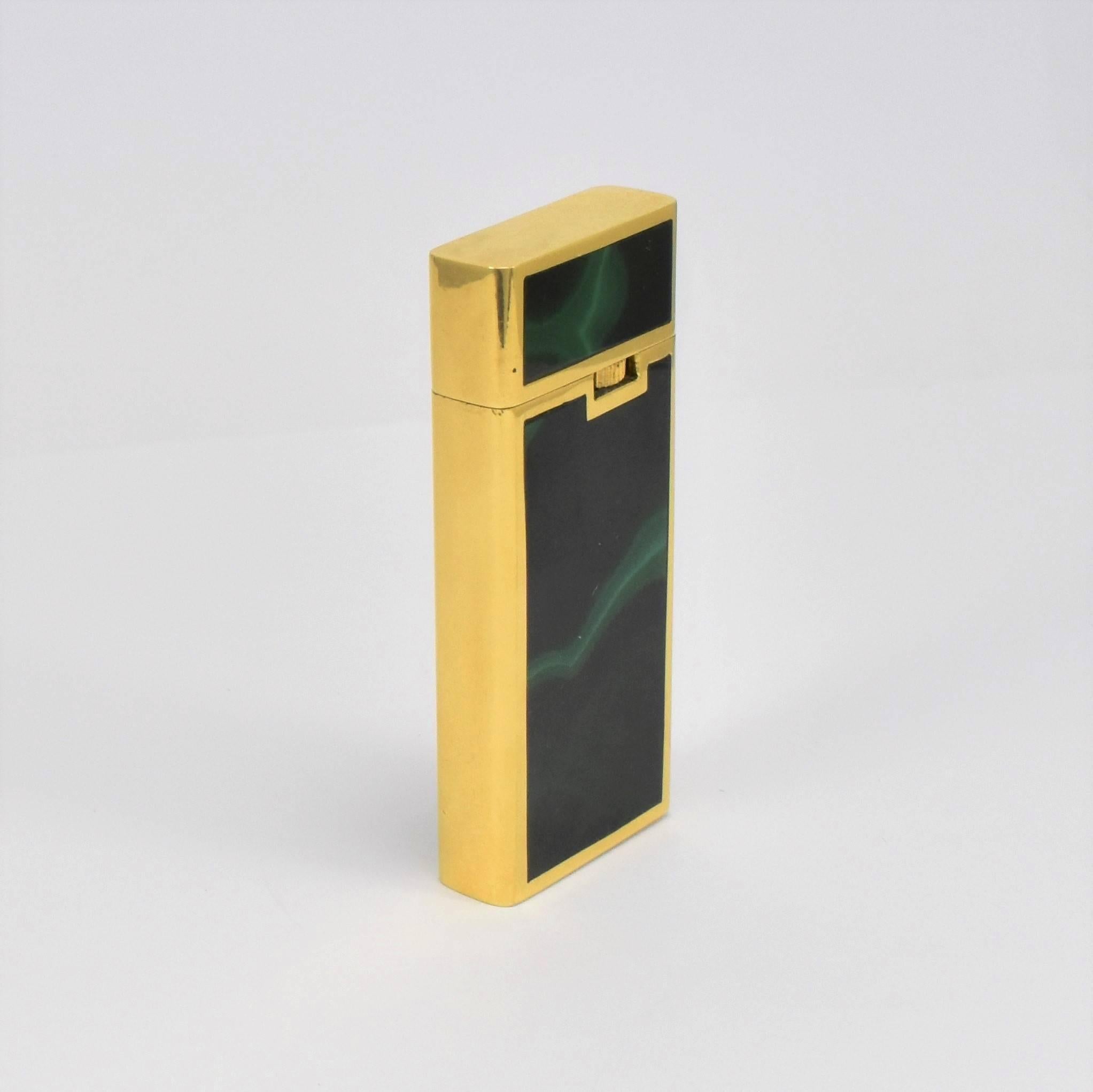 Or Vieux briquet à cigarettes ou à cigares italien en or 18 carats et malachite polie en vente