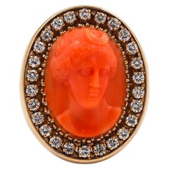 Anello vintage in oro 18 carati con cammeo di corallo intagliato e diamanti