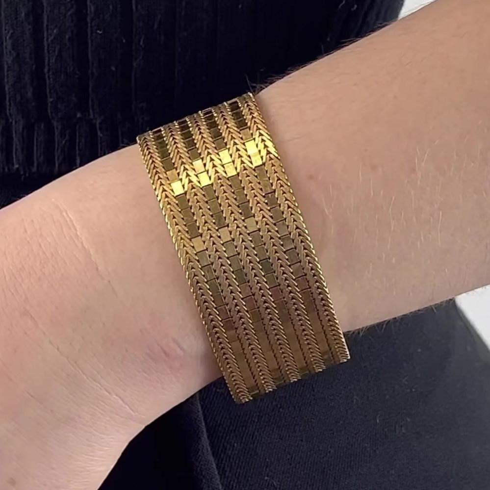 One Vintage Italian 18 Karat Gold Mesh Bracelet. Crafted in 18 karat yellow gold with Italian hallmarks and Unoaerre maker's mark. Circa 1970s. The bracelet is created by  UnoAErre, measuring 7 inches in length. 

About this Item: This bracelet has