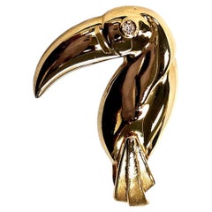 Vintage Italian 18 Karat Gold Toucan Brooch Pin with Diamond Eye, circa 1980s