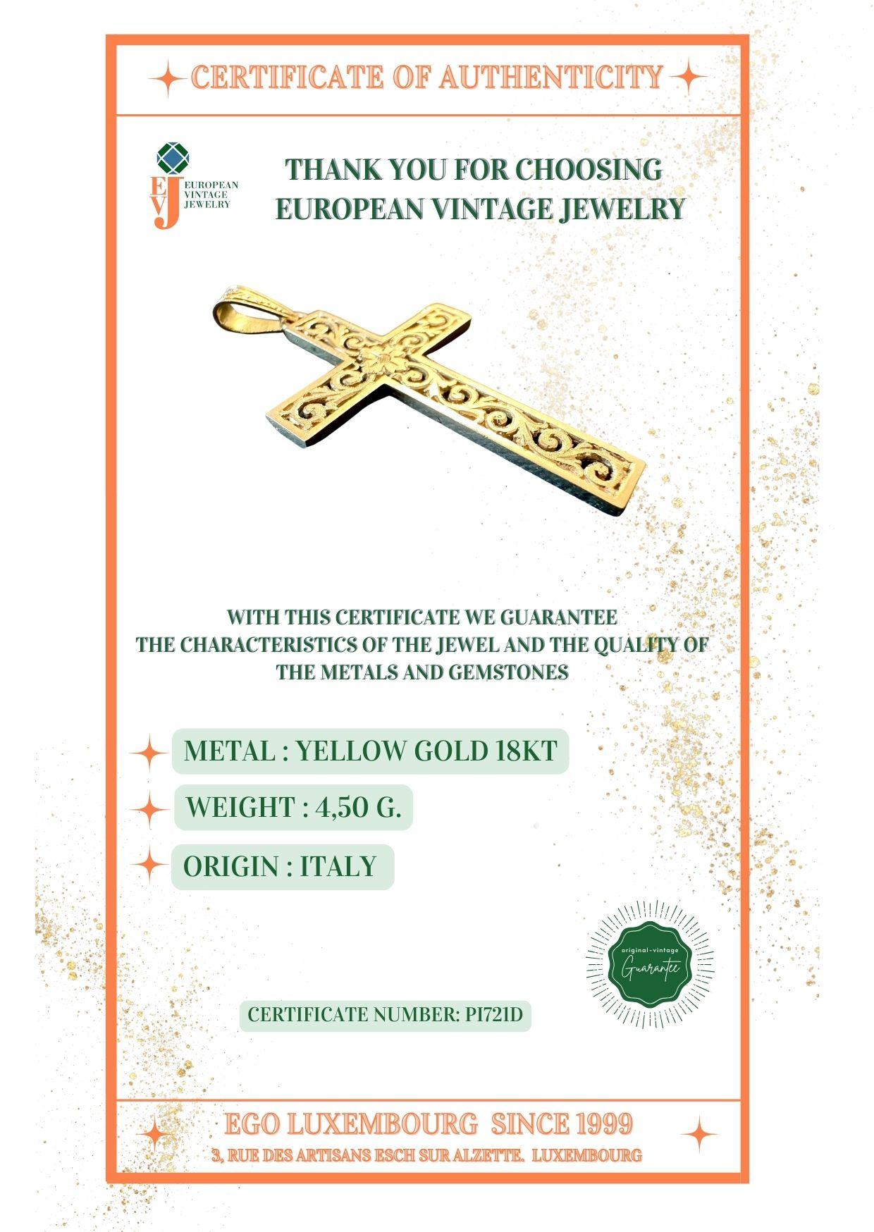 Croix italienne sculptée à la main en or jaune 18 carats en vente 4