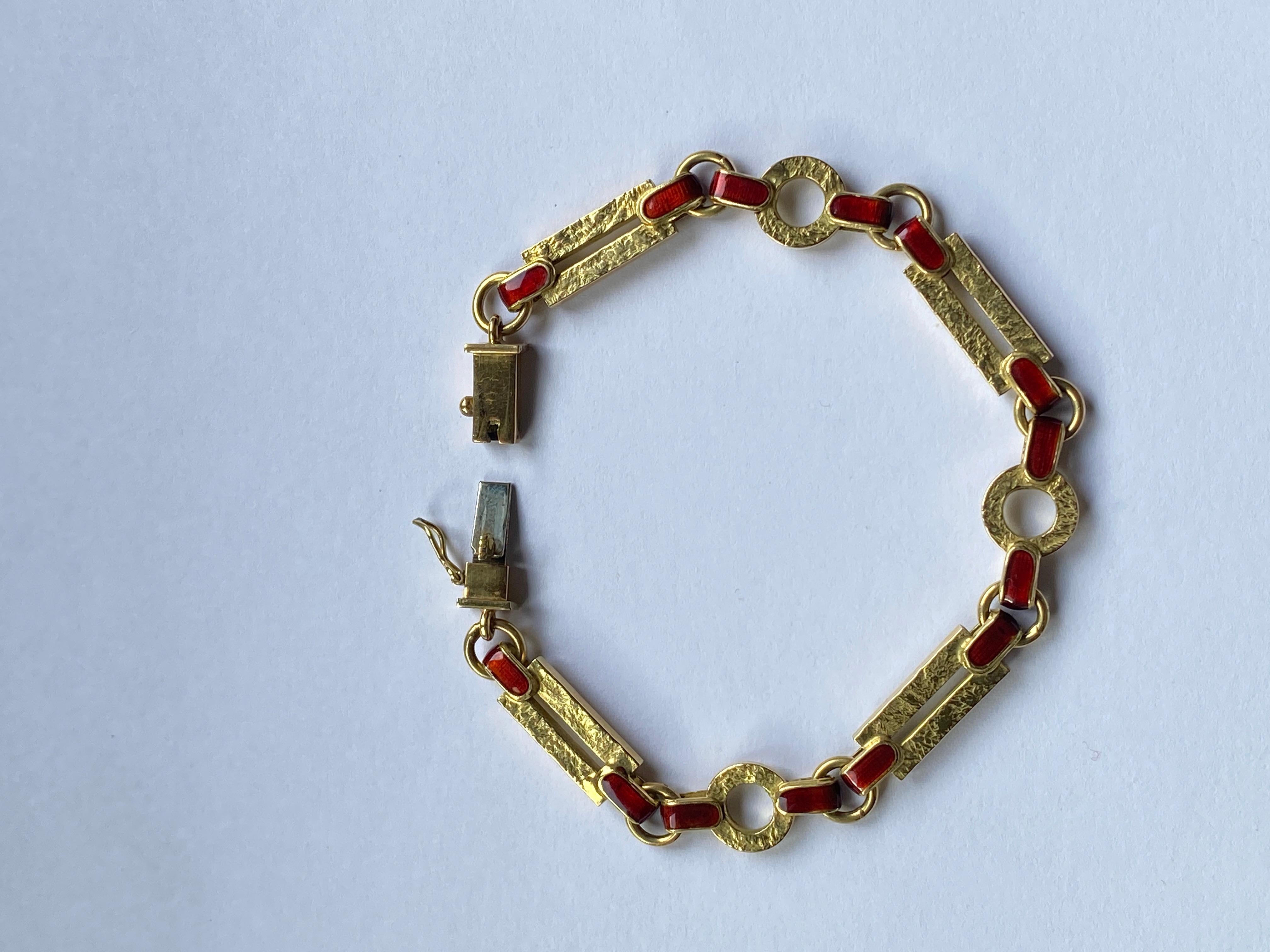 Vintage Italian 18 Karat Yellow Gold Hammered Enamel Chain Bracelet For Sale 9