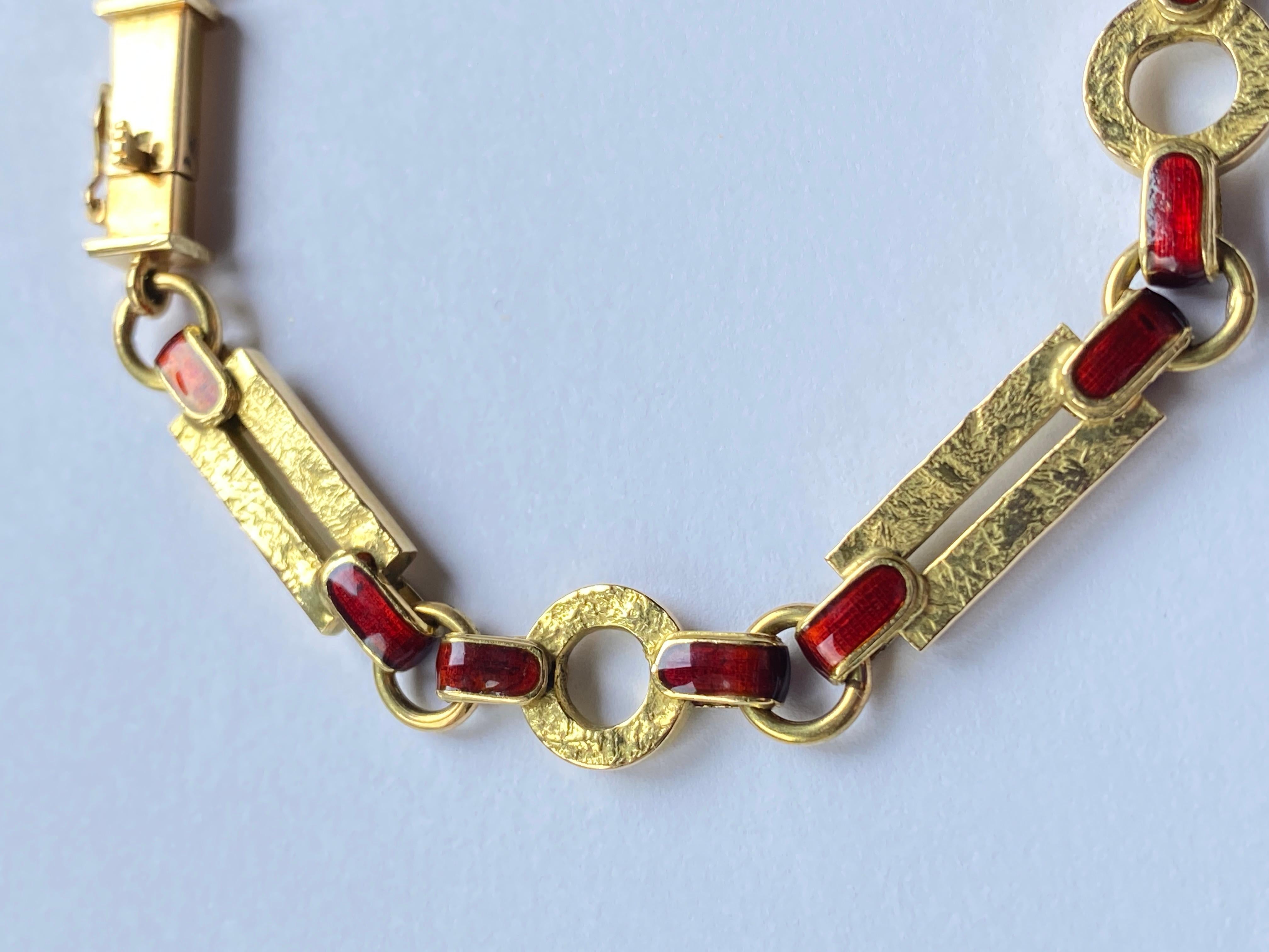 Vintage Italian 18 Karat Yellow Gold Hammered Enamel Chain Bracelet For Sale 2