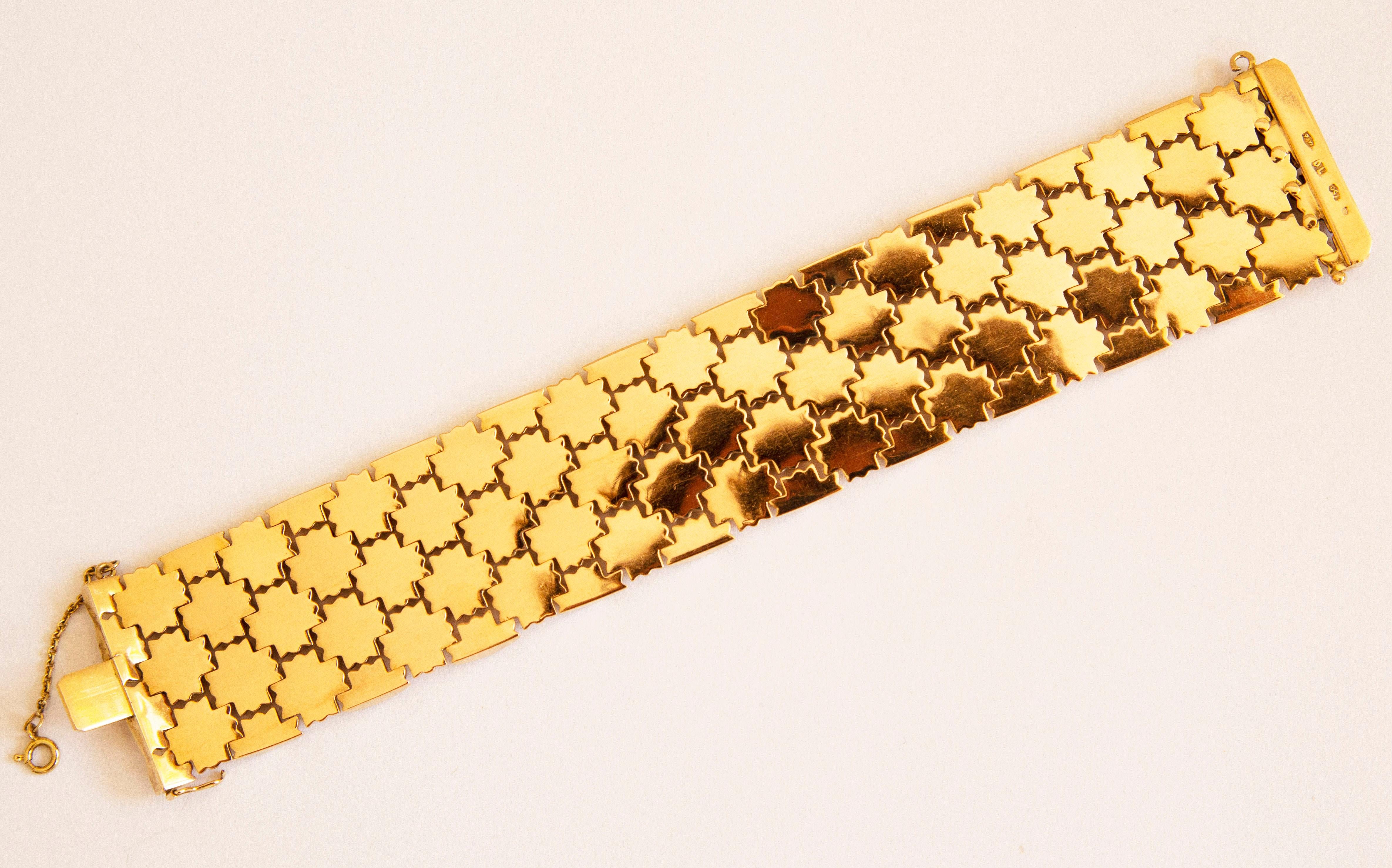 Modern Vintage Italian 18 Karat Yellow Gold Wide Link Bracelet with Floral Motifs For Sale
