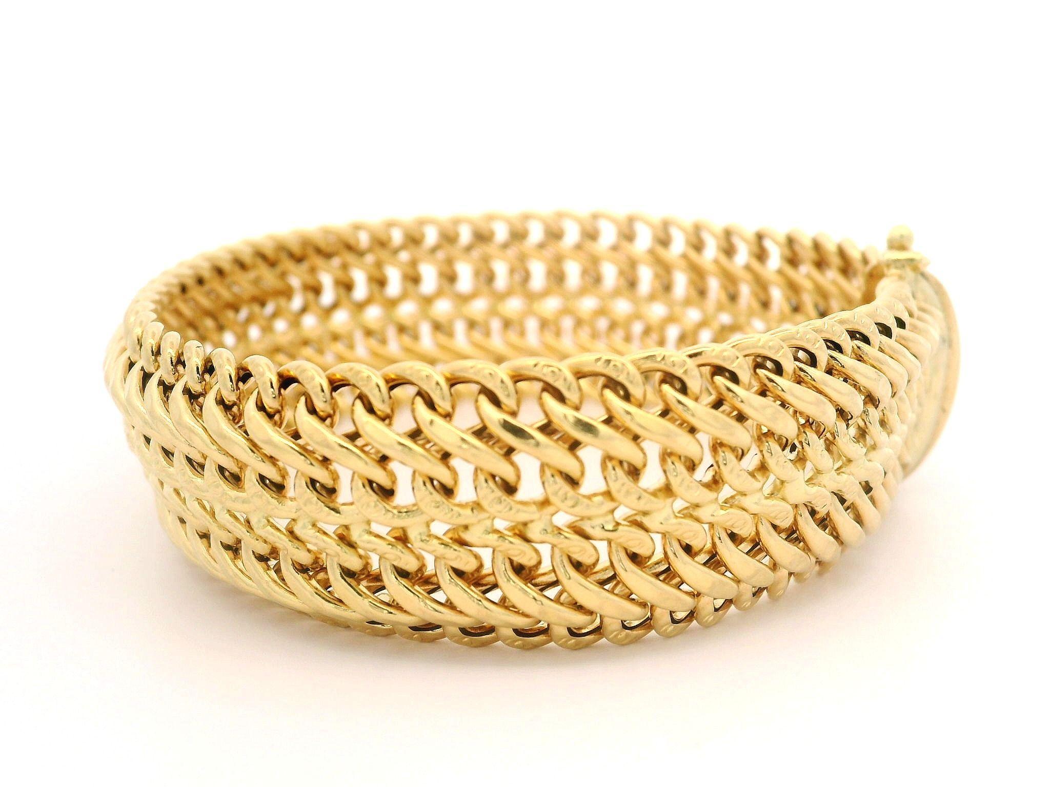 Vintage Italian 18k Gold 17.3mm Wide Repousse Figure 8 Infinity Link Bracelet 6
