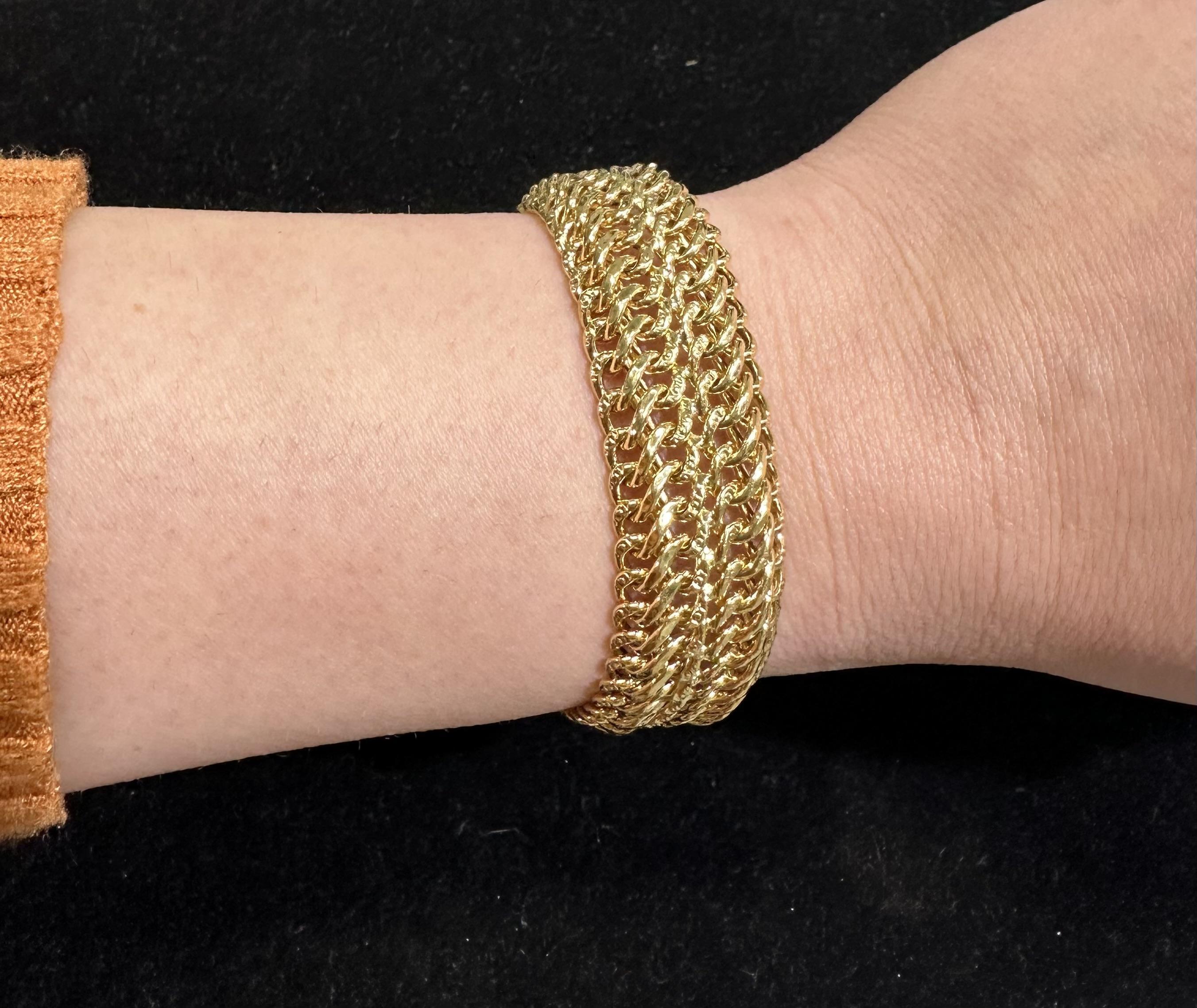 Women's Vintage Italian 18k Gold 17.3mm Wide Repousse Figure 8 Infinity Link Bracelet