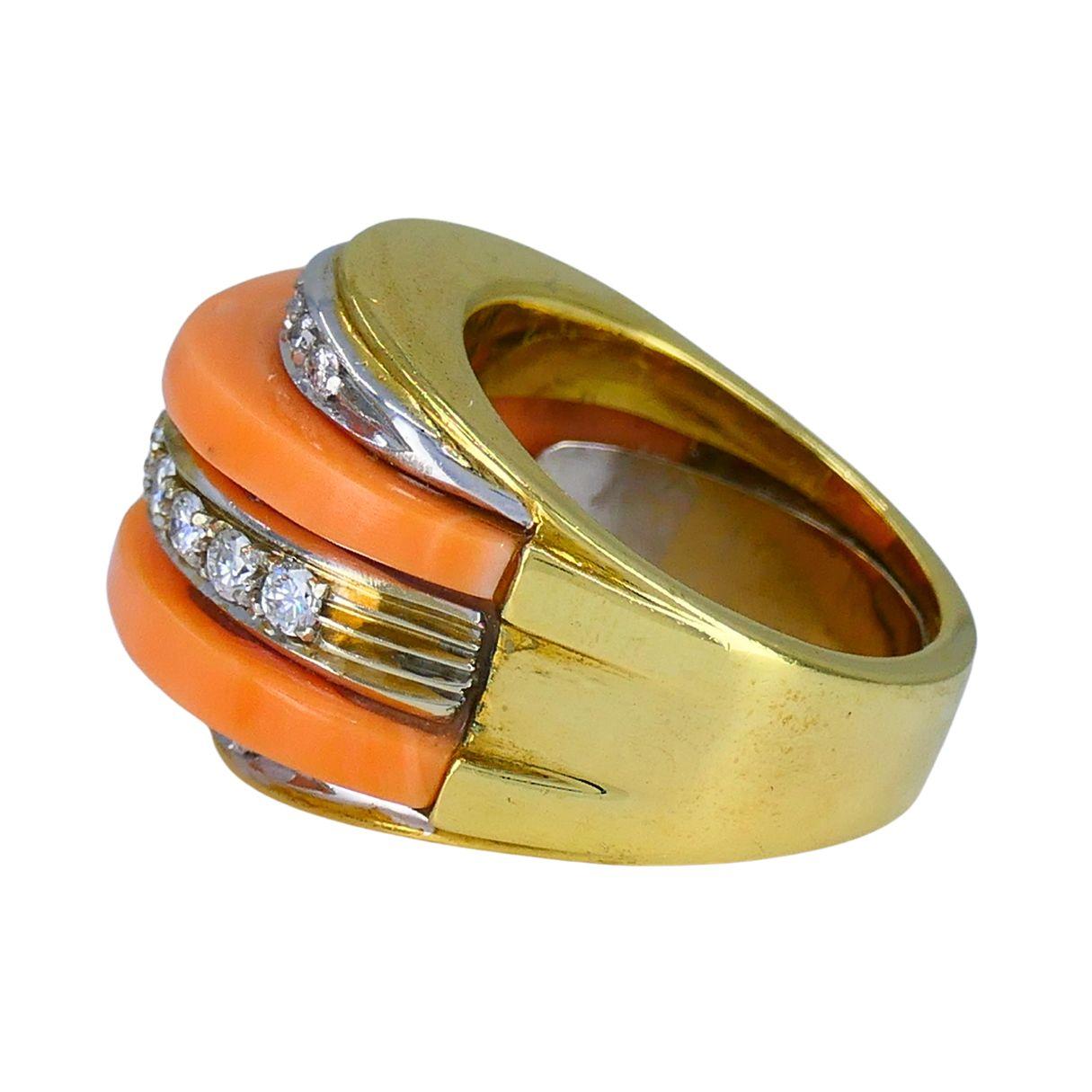 Anello di corallo e diamanti d'epoca in oro 18 carati in vendita 1