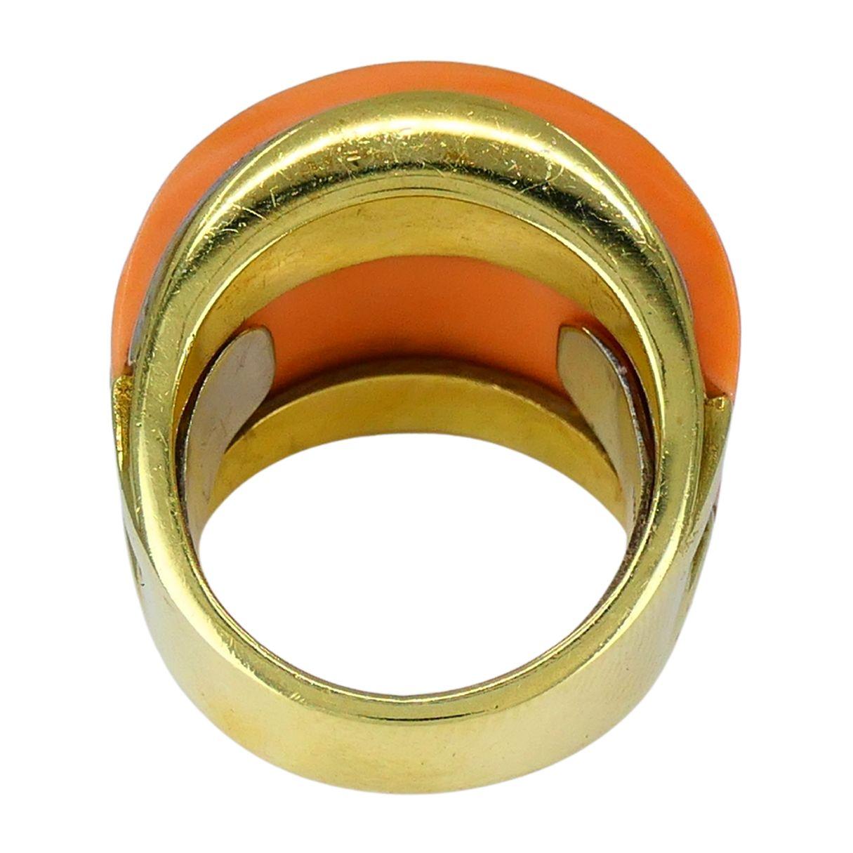 Anello di corallo e diamanti d'epoca in oro 18 carati in vendita 3