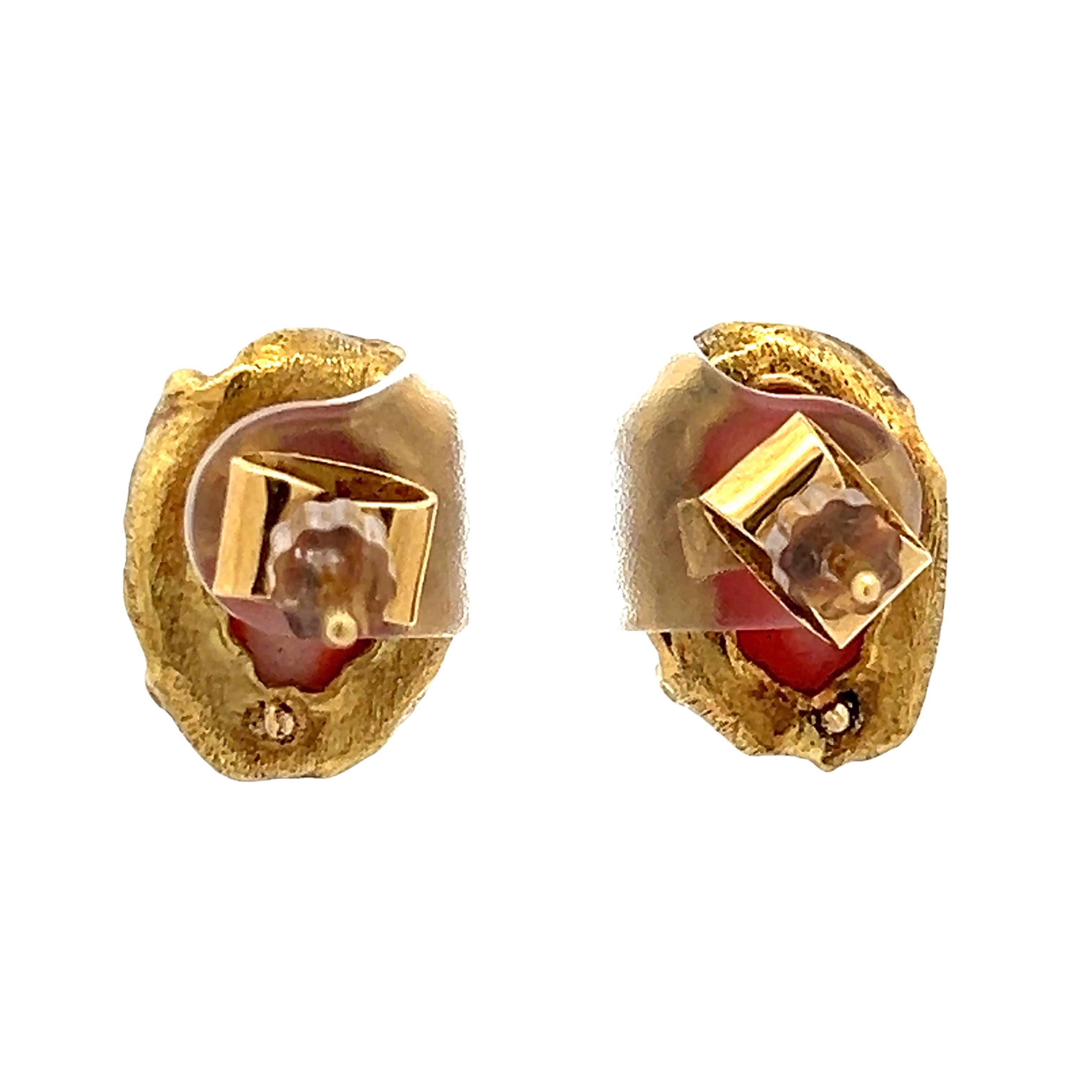 Cabochon Orecchini di corallo d'epoca in oro 18 carati, 5 carati di Nature in vendita