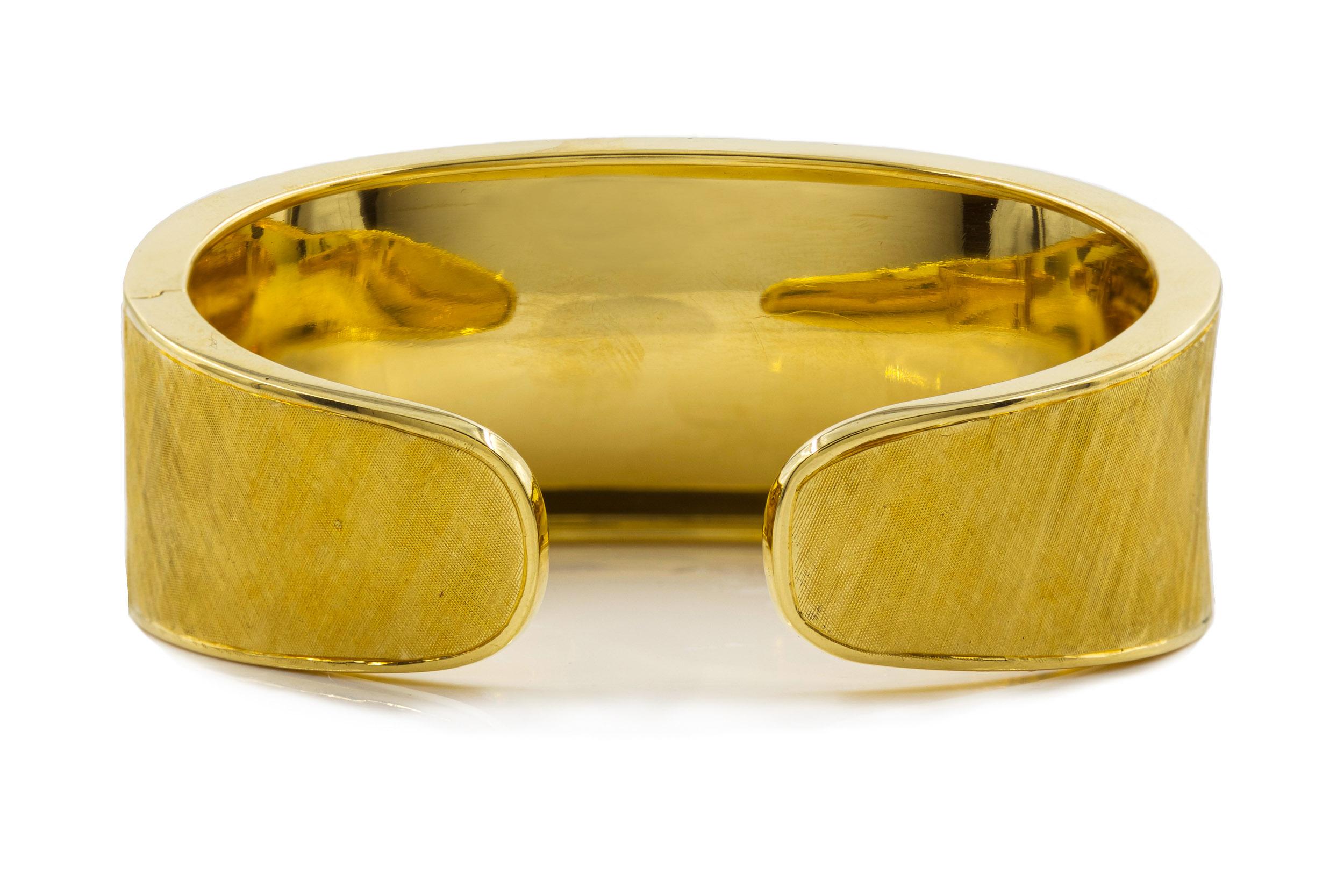 Vintage Italian 18k Gold Florentine Finish Cuff-Bracelet circa 1960s 2