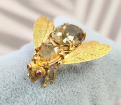 Vintage Italian 18K Gold Fly Brooch with Citrine Gemstone Body & Ruby Eyes