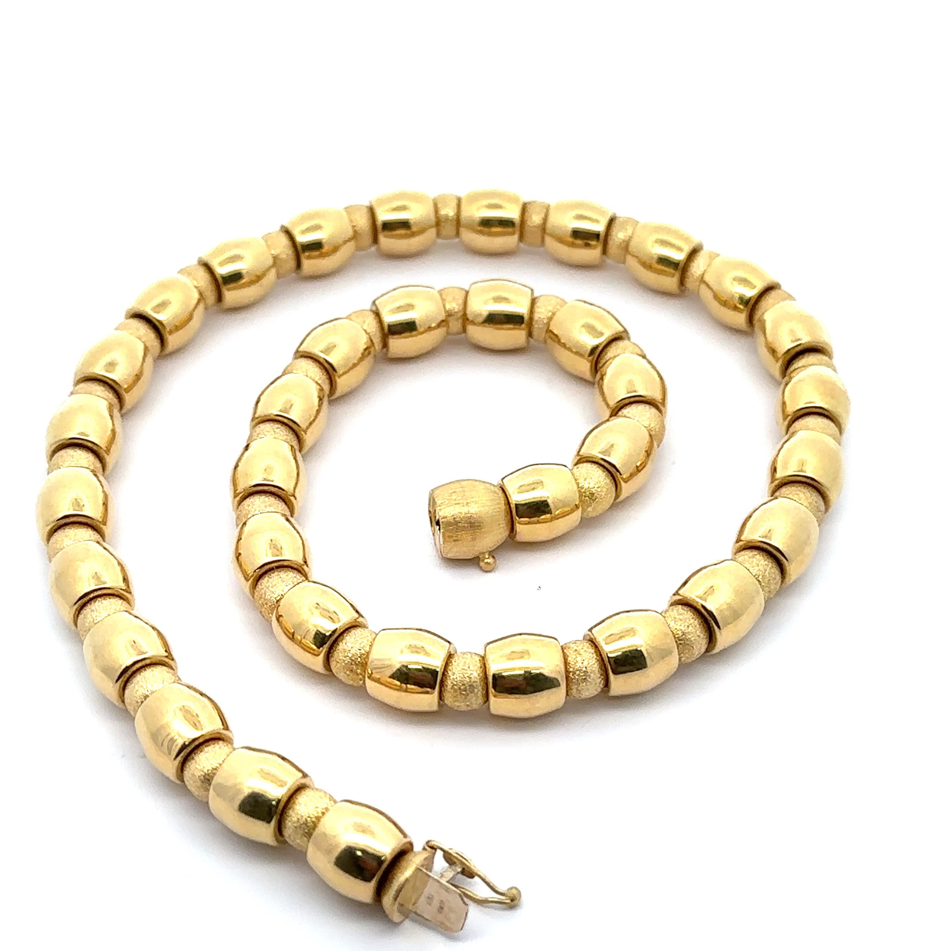 Donna Vintage By in oro 18 carati lucidato e catena con perline rotonde strutturate in vendita