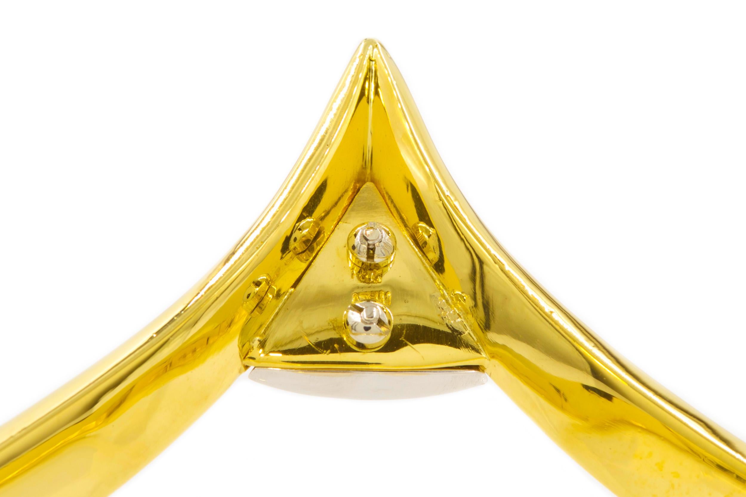 Vintage Italian 18k Gold Teardrop Pendant Choker Necklace with 7 Diamonds For Sale 3