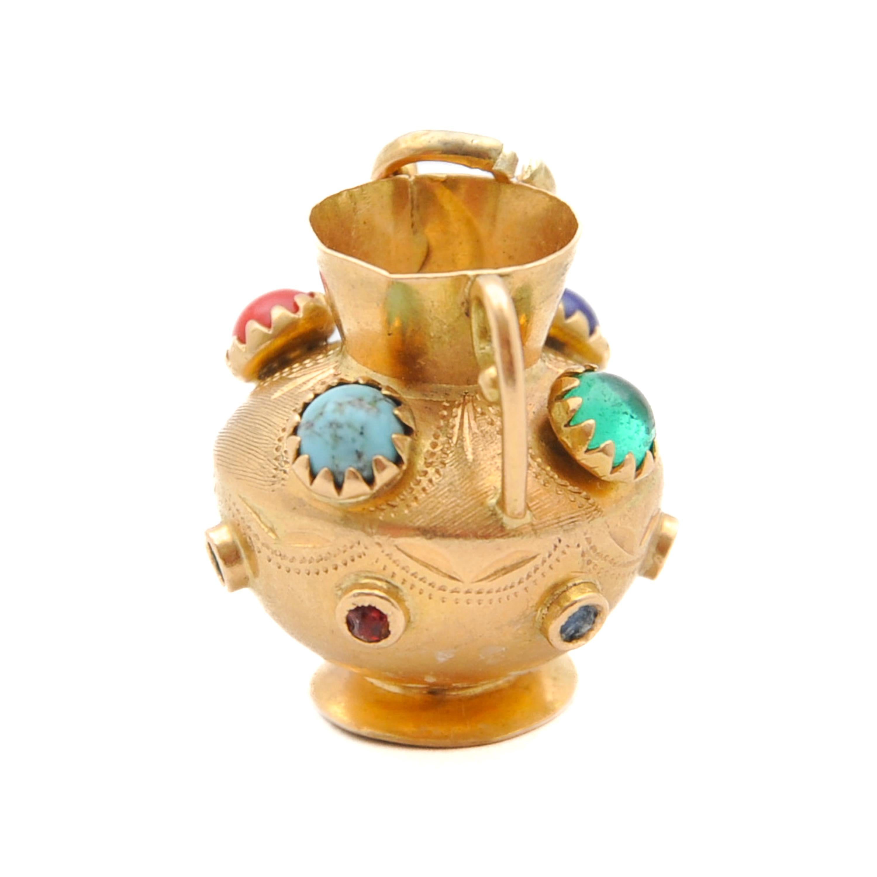 Pendentif breloque italien vintage en or 18 carats avec vase et pierres en vente 1