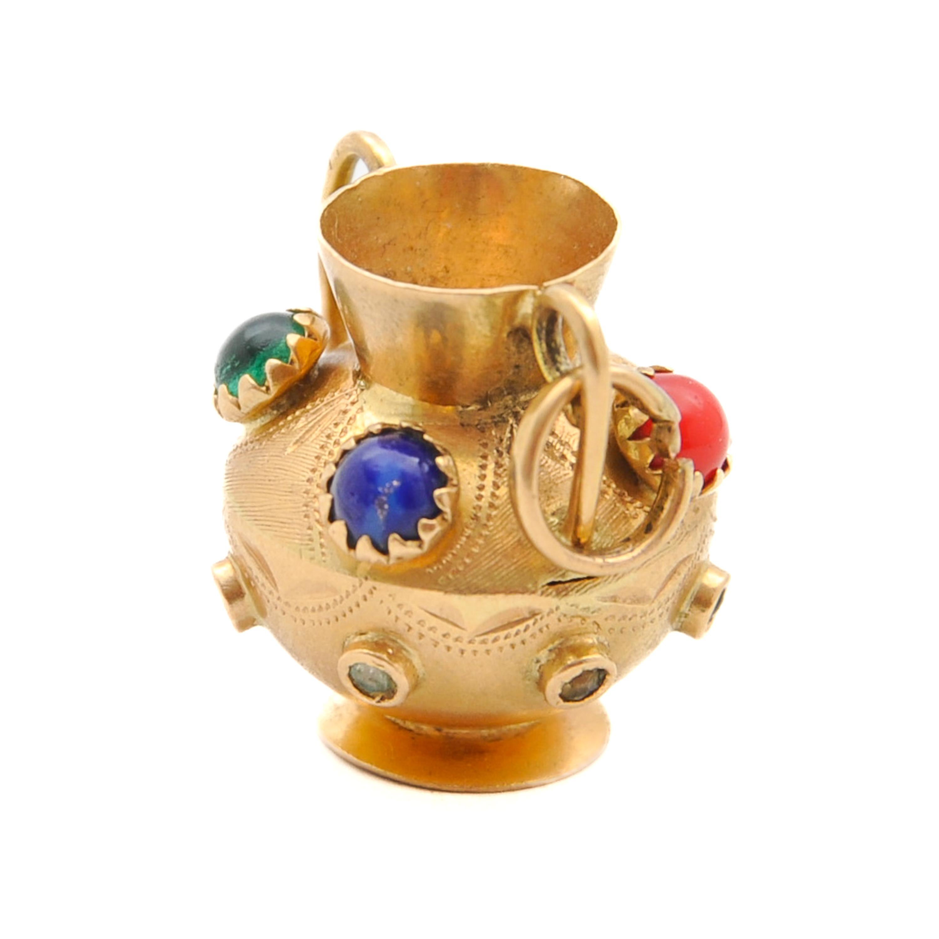 Pendentif breloque italien vintage en or 18 carats avec vase et pierres en vente 2