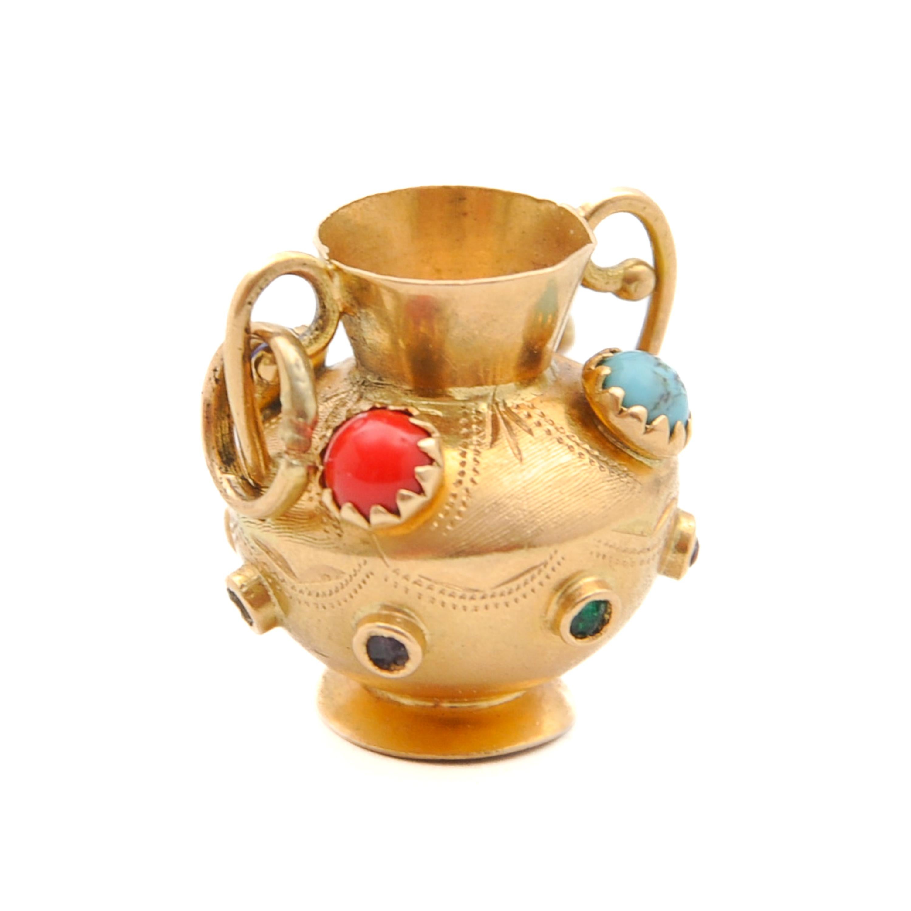 Pendentif breloque italien vintage en or 18 carats avec vase et pierres en vente 5