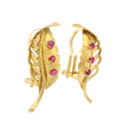 Vintage Italian 18k Yellow Gold 0.36ctw Ruby Florentine Leaf Clip On Earrings