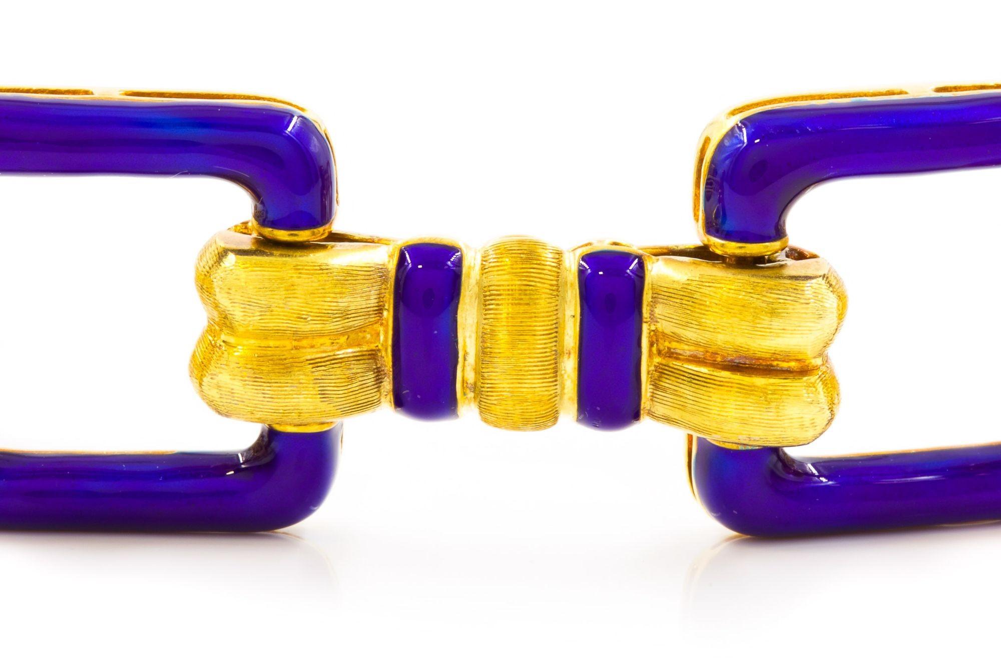 Mid-Century Modern Uno-A-Erre Bracelet italien vintage en or jaune 18 carats et émail bleu cobalt en vente