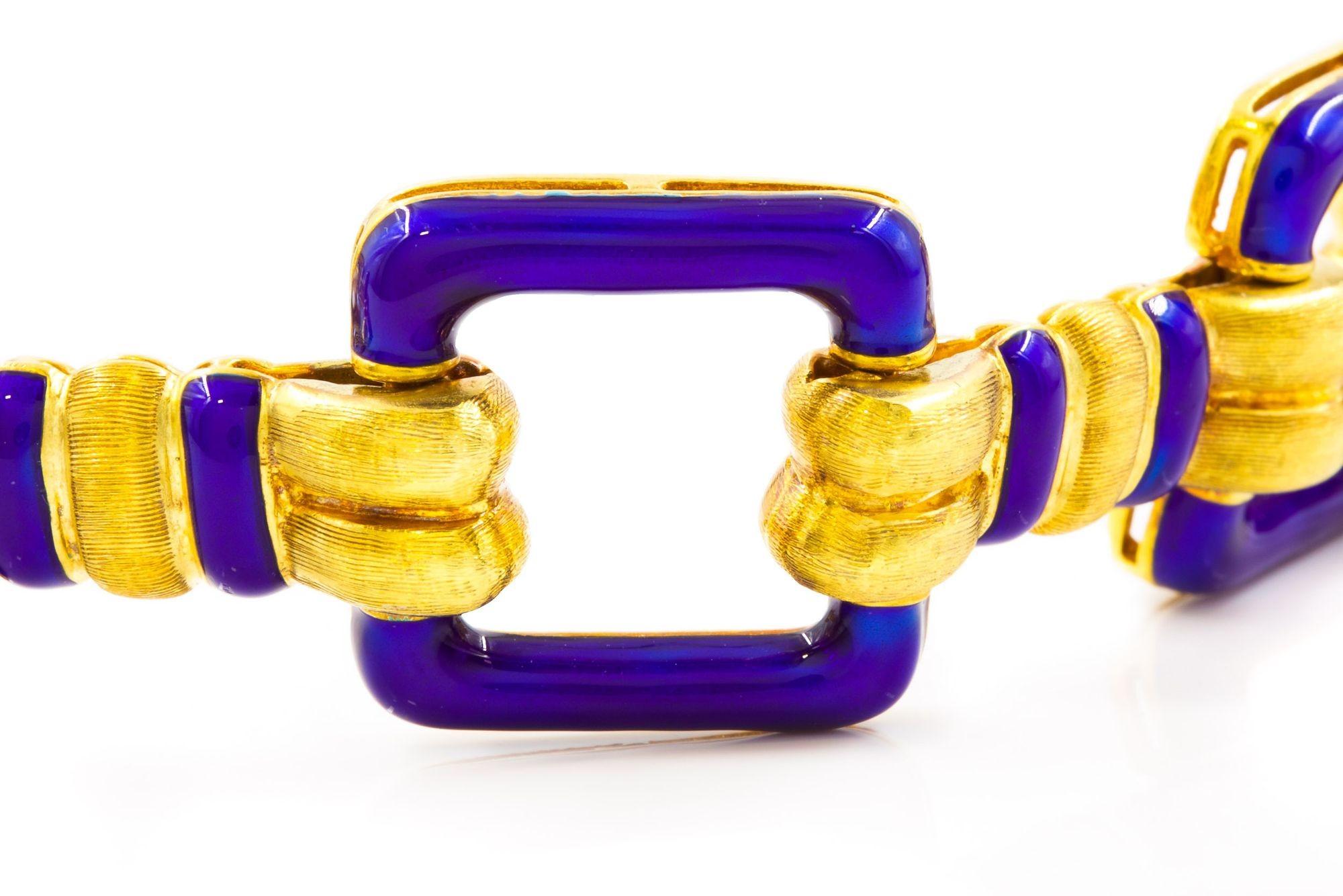Français Uno-A-Erre Bracelet italien vintage en or jaune 18 carats et émail bleu cobalt en vente
