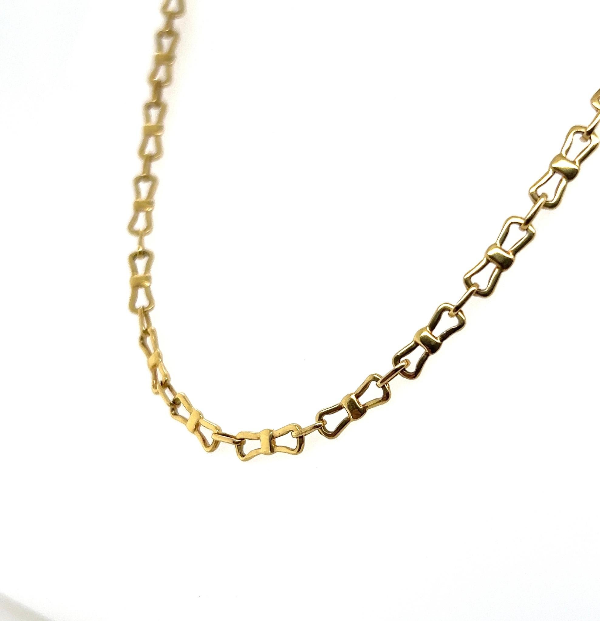 Contemporain Vintage Italian 18k Yellow Gold Bowtie Link Chain Necklace (collier à maillons en or jaune) en vente