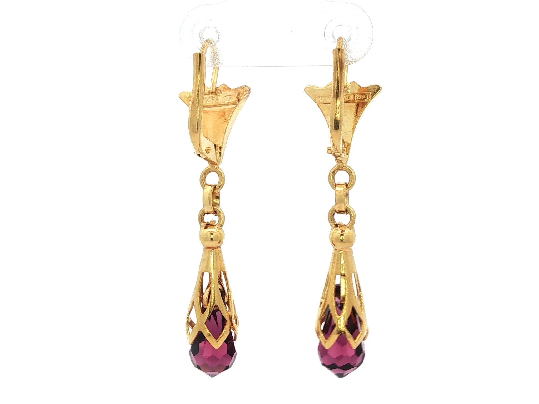 Taglio briolette Orecchini pendenti d'epoca in oro giallo 18k con briolette di ametista viola in vendita