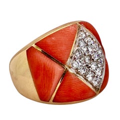 Vintage Italian 18K Yellow Gold Coral and Diamond Classic Band Ring 1970's